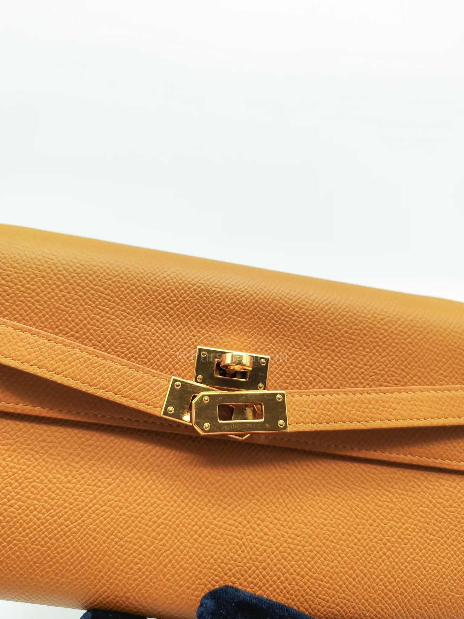 Hermes Kelly To Go Sesame in Epsom Leather and Gold Hardware Stamp Y (2020) - Image 14