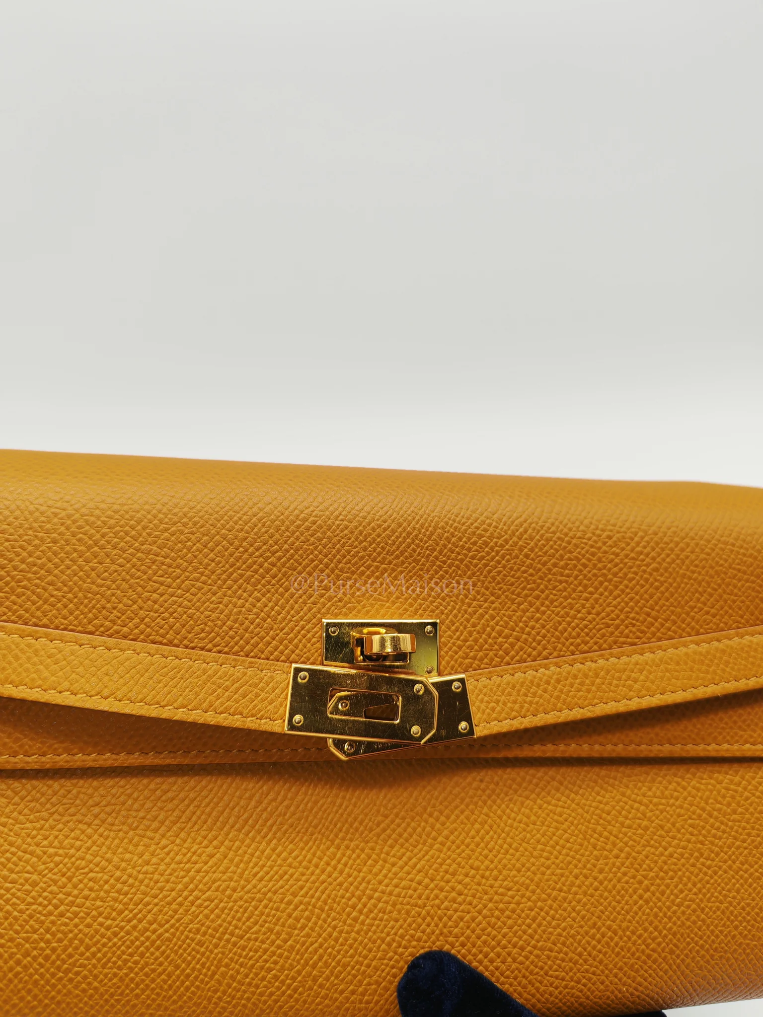 Hermes Kelly To Go Sesame in Epsom Leather and Gold Hardware Stamp Y (2020) - Image 16
