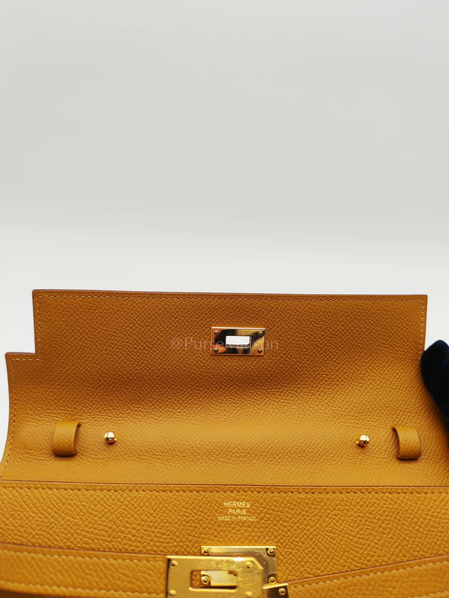 Hermes Kelly To Go Sesame in Epsom Leather and Gold Hardware Stamp Y (2020) - Image 19