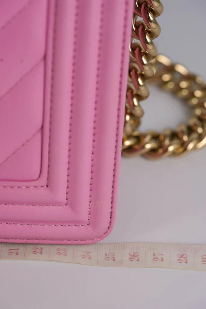 Chanel Boy Old Medium Chevron in Light Pink Lambskin Leather and Light Gold Hardware  (Microchip) - Image 10
