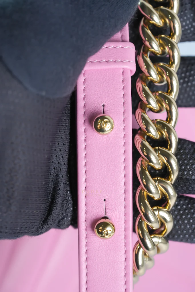 Chanel Boy Old Medium Chevron in Light Pink Lambskin Leather and Light Gold Hardware  (Microchip) - Image 14