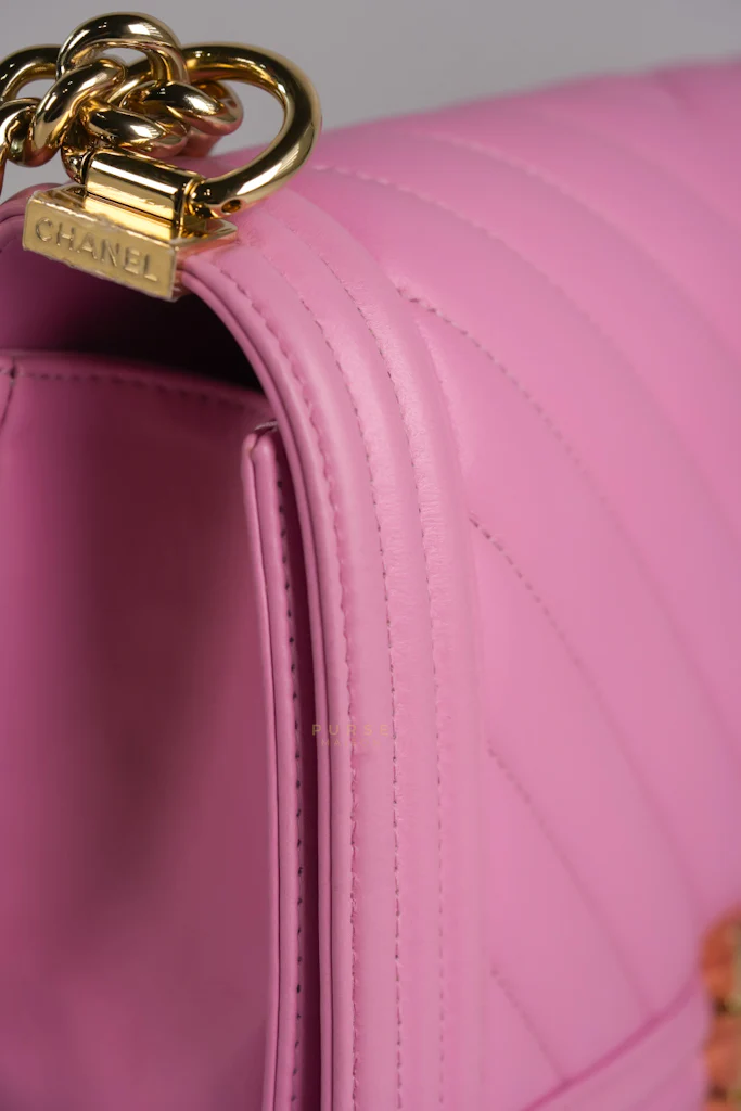 Chanel Boy Old Medium Chevron in Light Pink Lambskin Leather and Light Gold Hardware  (Microchip) - Image 17