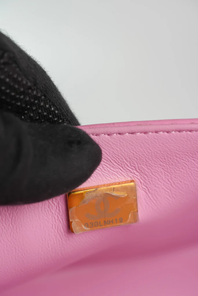 Chanel Boy Old Medium Chevron in Light Pink Lambskin Leather and Light Gold Hardware  (Microchip) - Image 18