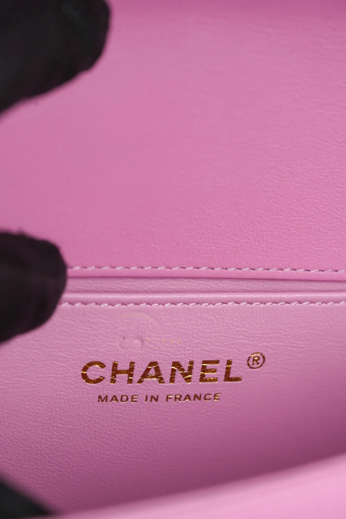 Chanel Boy Old Medium Chevron in Light Pink Lambskin Leather and Light Gold Hardware  (Microchip) - Image 19