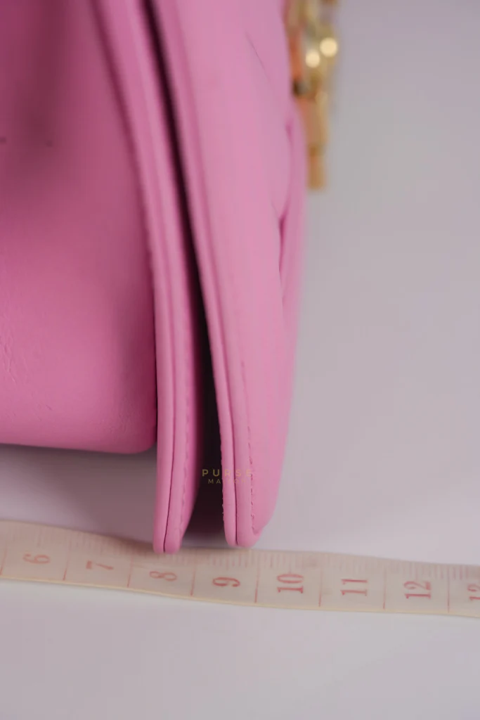 Chanel Boy Old Medium Chevron in Light Pink Lambskin Leather and Light Gold Hardware  (Microchip) - Image 22