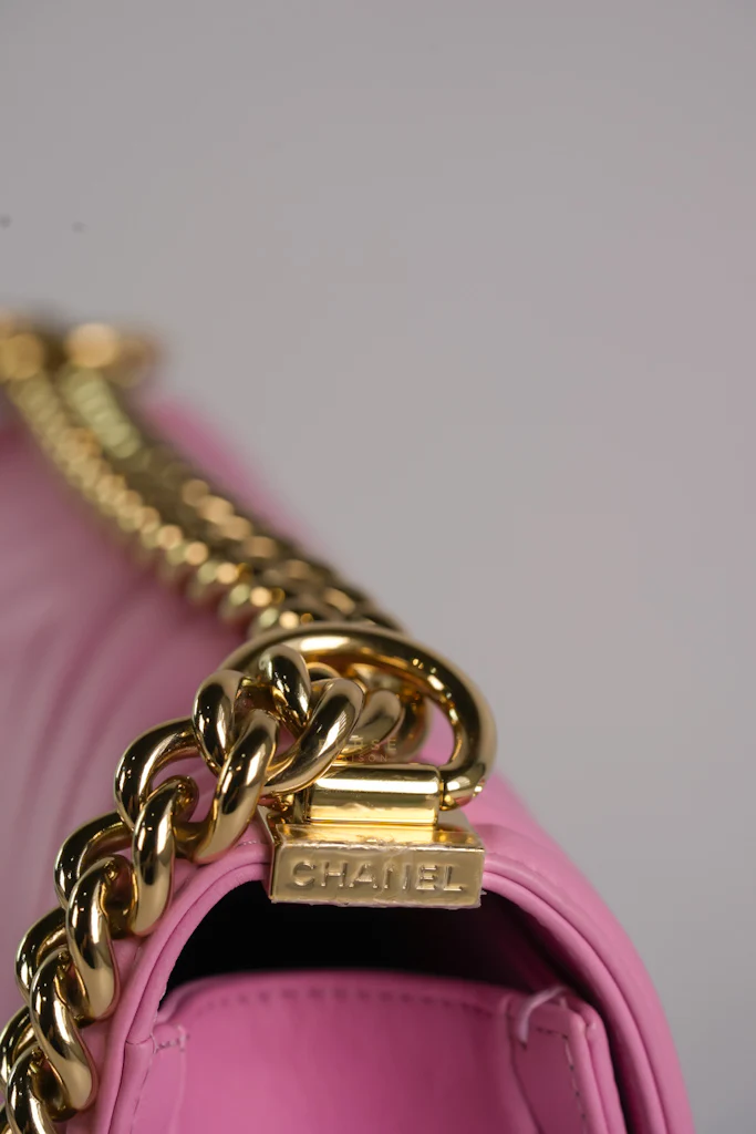 Chanel Boy Old Medium Chevron in Light Pink Lambskin Leather and Light Gold Hardware  (Microchip) - Image 8