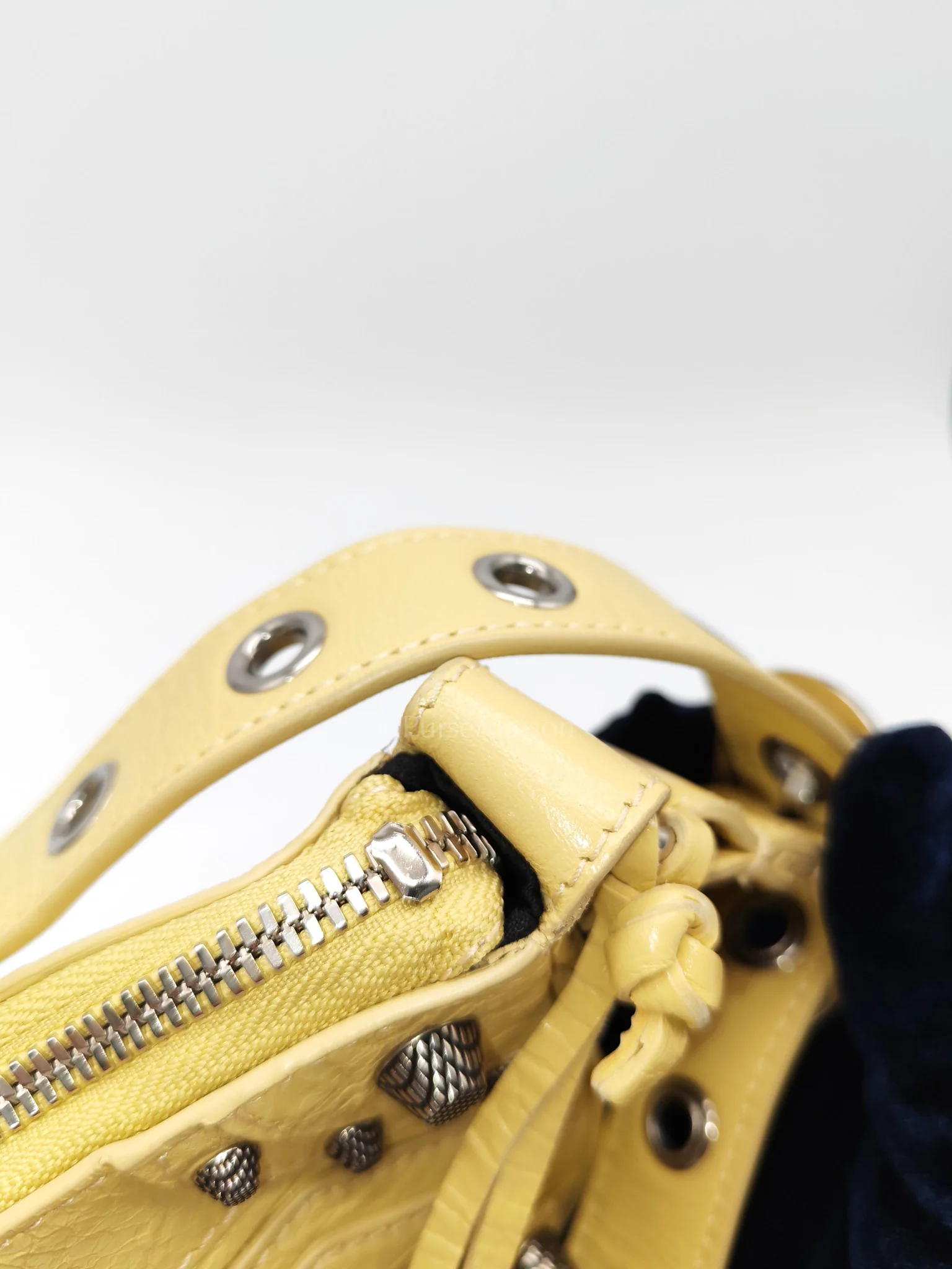 Balenciaga Le Cagole Butter Yellow Shoulder Bag - Image 30