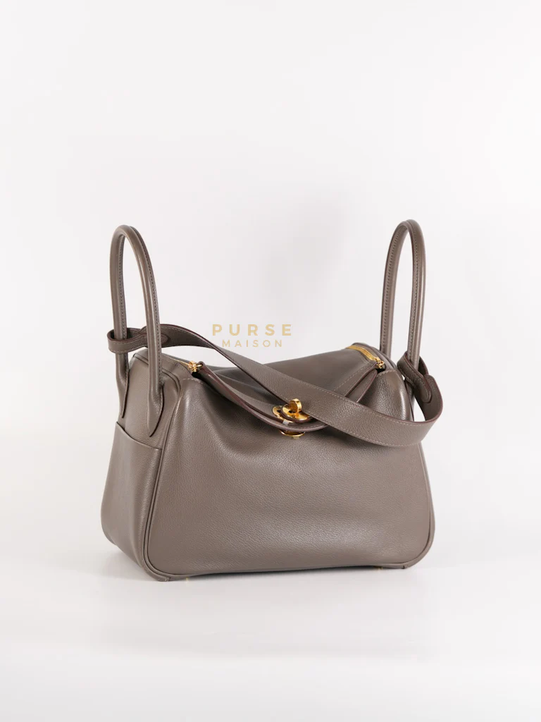 Hermes Lindy 26 in Taupe Evercolor Leather & Gold Hardware Stamp Z (2021) - Image 2