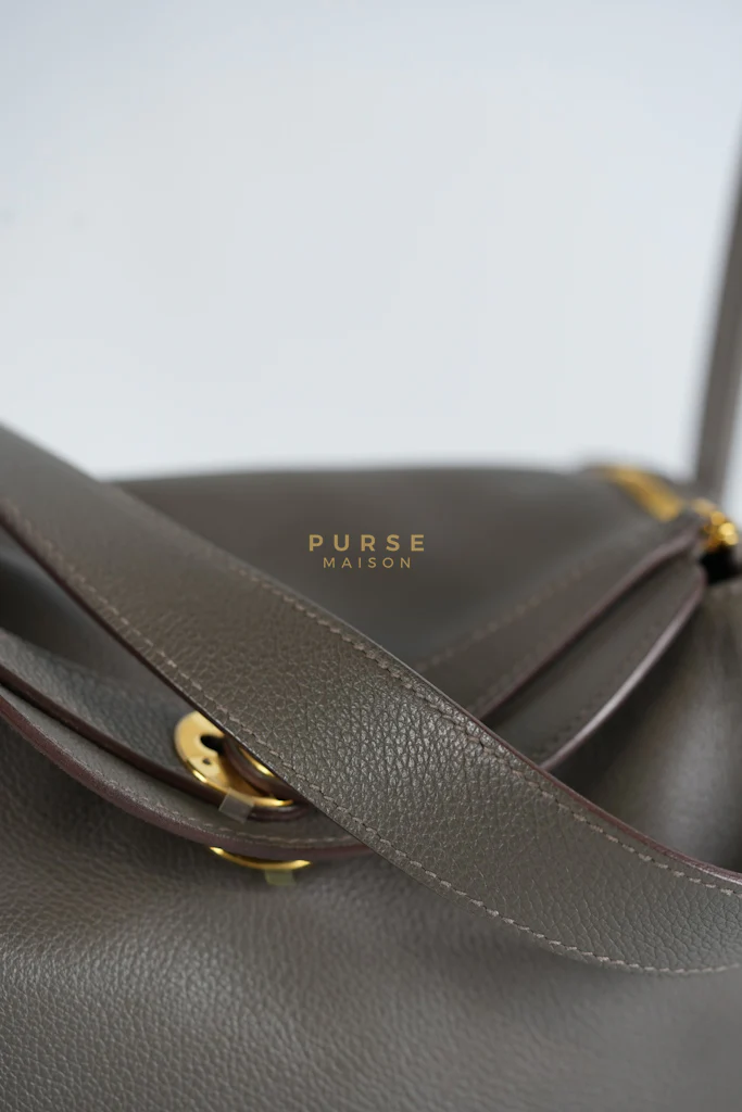 Hermes Lindy 26 in Taupe Evercolor Leather & Gold Hardware Stamp Z (2021) - Image 20