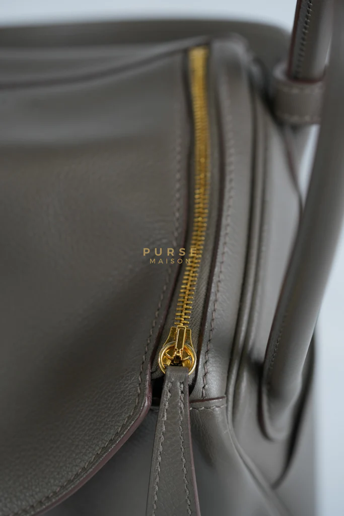 Hermes Lindy 26 in Taupe Evercolor Leather & Gold Hardware Stamp Z (2021) - Image 26