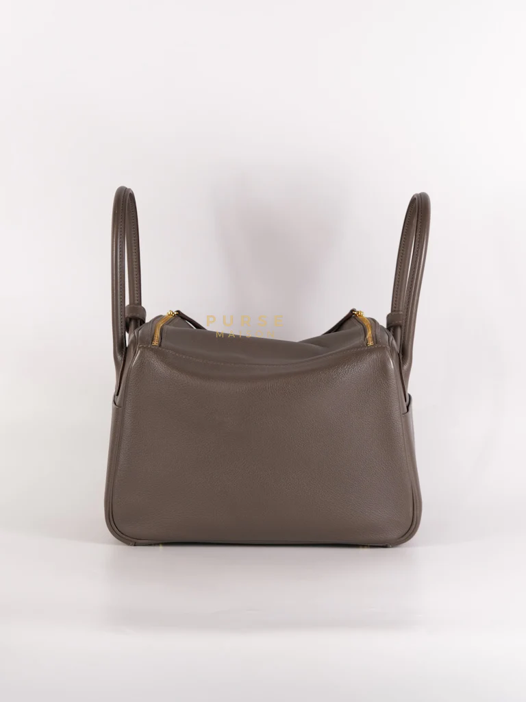 Hermes Lindy 26 in Taupe Evercolor Leather & Gold Hardware Stamp Z (2021) - Image 3