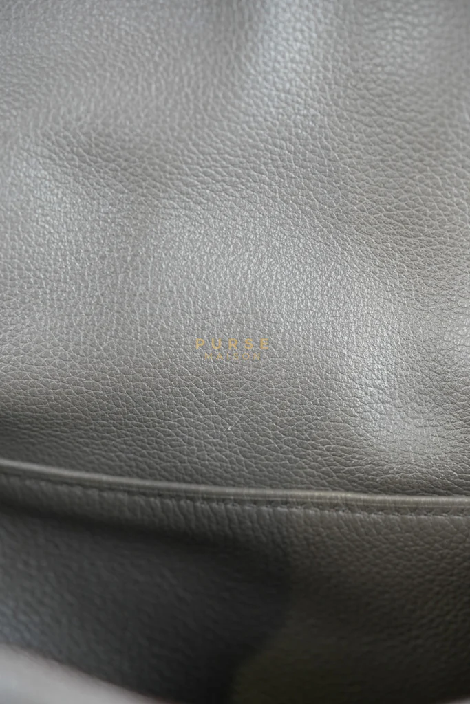 Hermes Lindy 26 in Taupe Evercolor Leather & Gold Hardware Stamp Z (2021) - Image 30