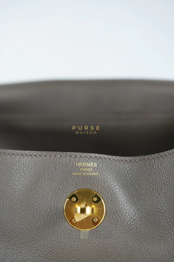 Hermes Lindy 26 in Taupe Evercolor Leather & Gold Hardware Stamp Z (2021) - Image 34