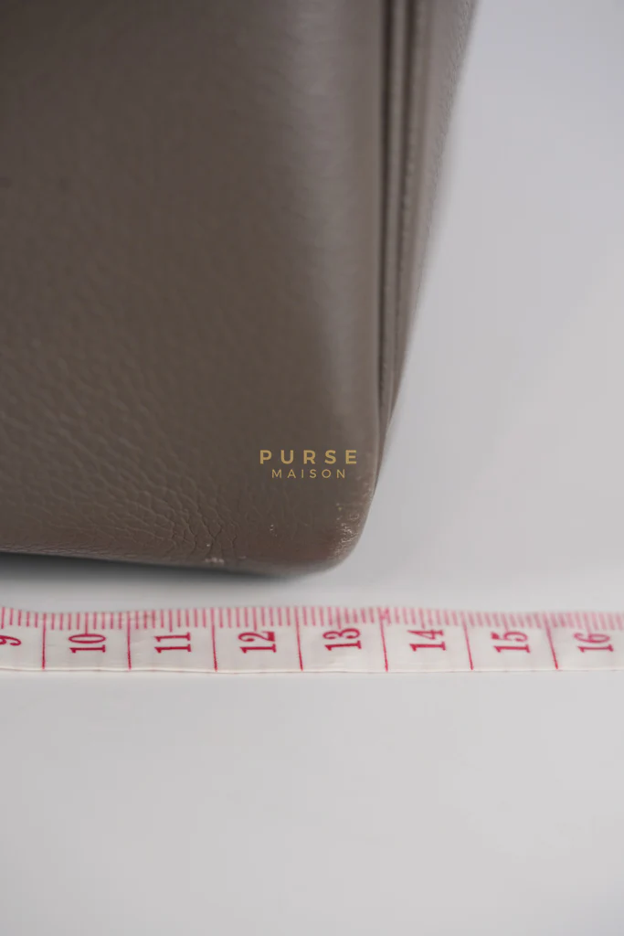 Hermes Lindy 26 in Taupe Evercolor Leather & Gold Hardware Stamp Z (2021) - Image 47