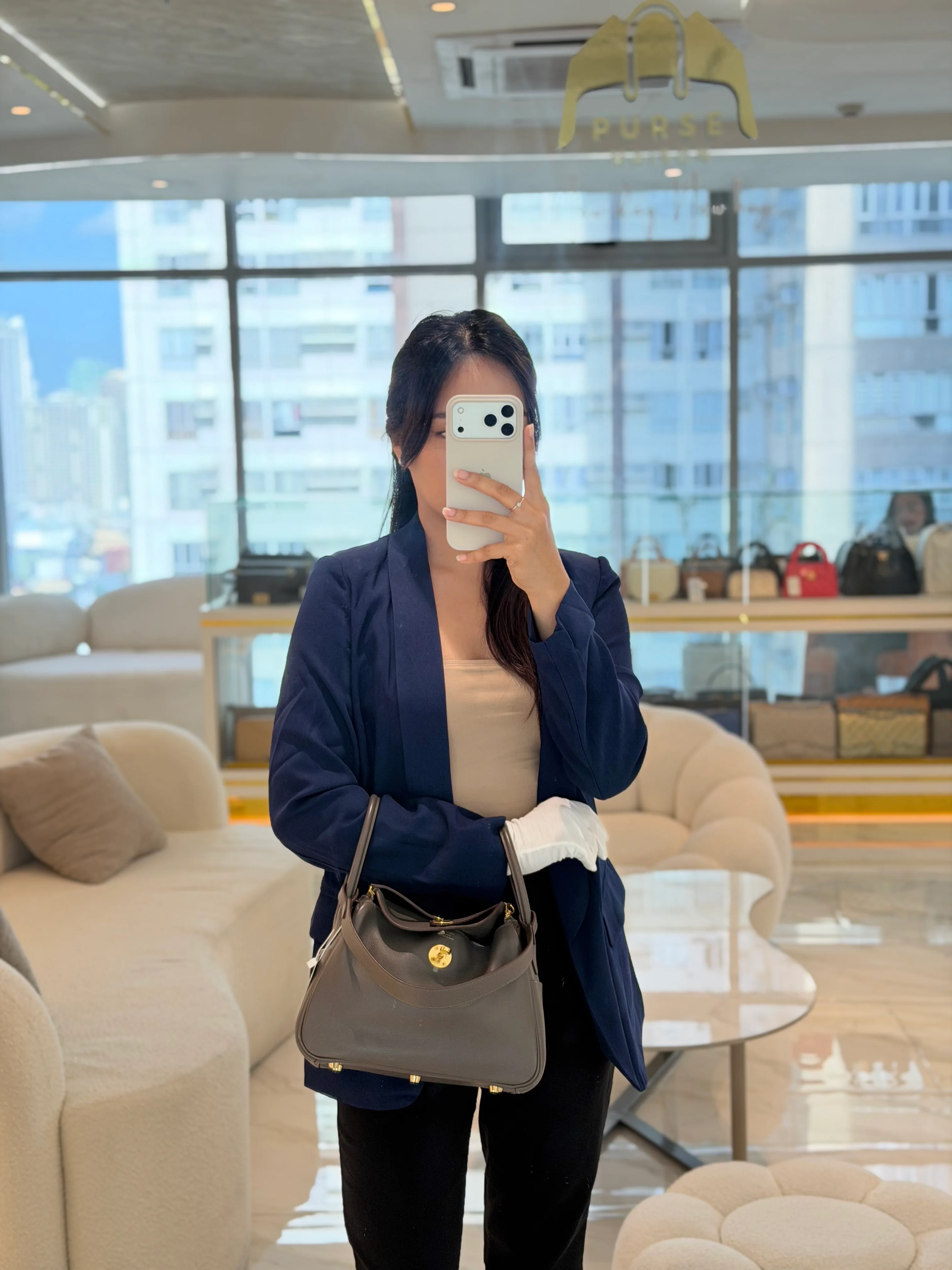 Hermes Lindy 26 in Taupe Evercolor Leather & Gold Hardware Stamp Z (2021) - Image 50