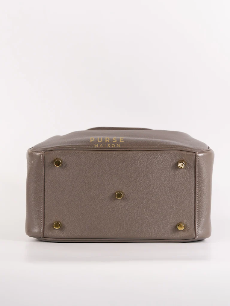 Hermes Lindy 26 in Taupe Evercolor Leather & Gold Hardware Stamp Z (2021) - Image 6