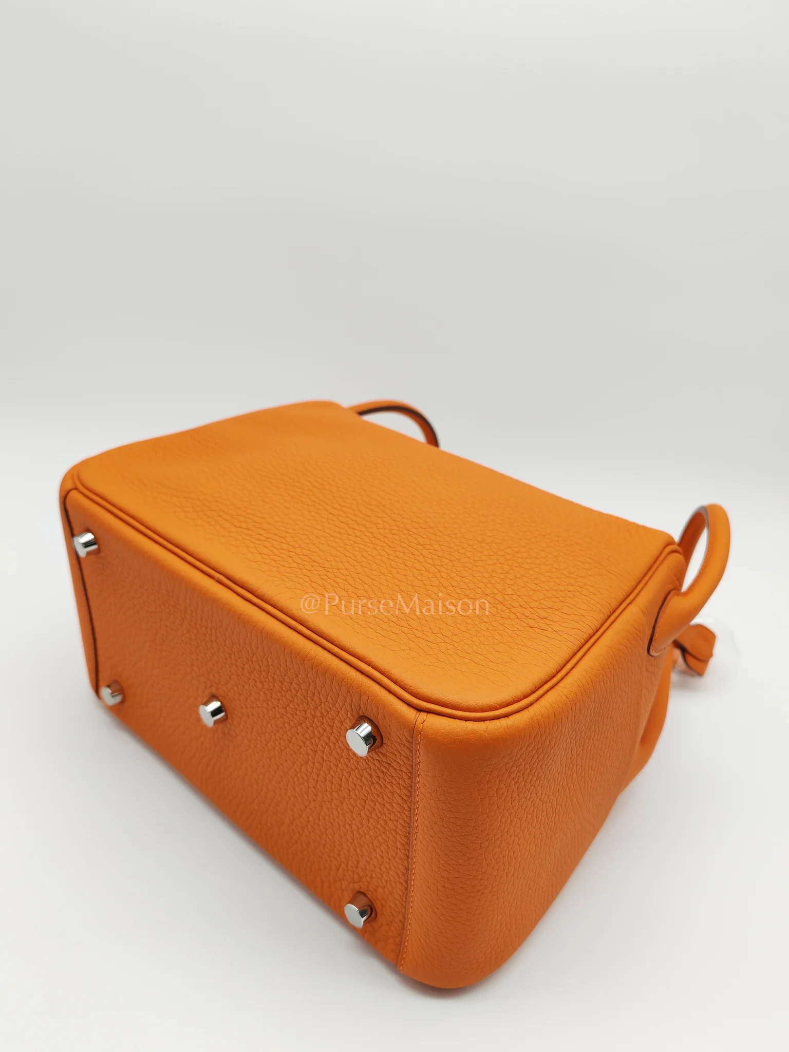 Hermes Lindy 26 in Orange Clemence Leather and Palladium Hardware Stamp B (2023) - Image 11