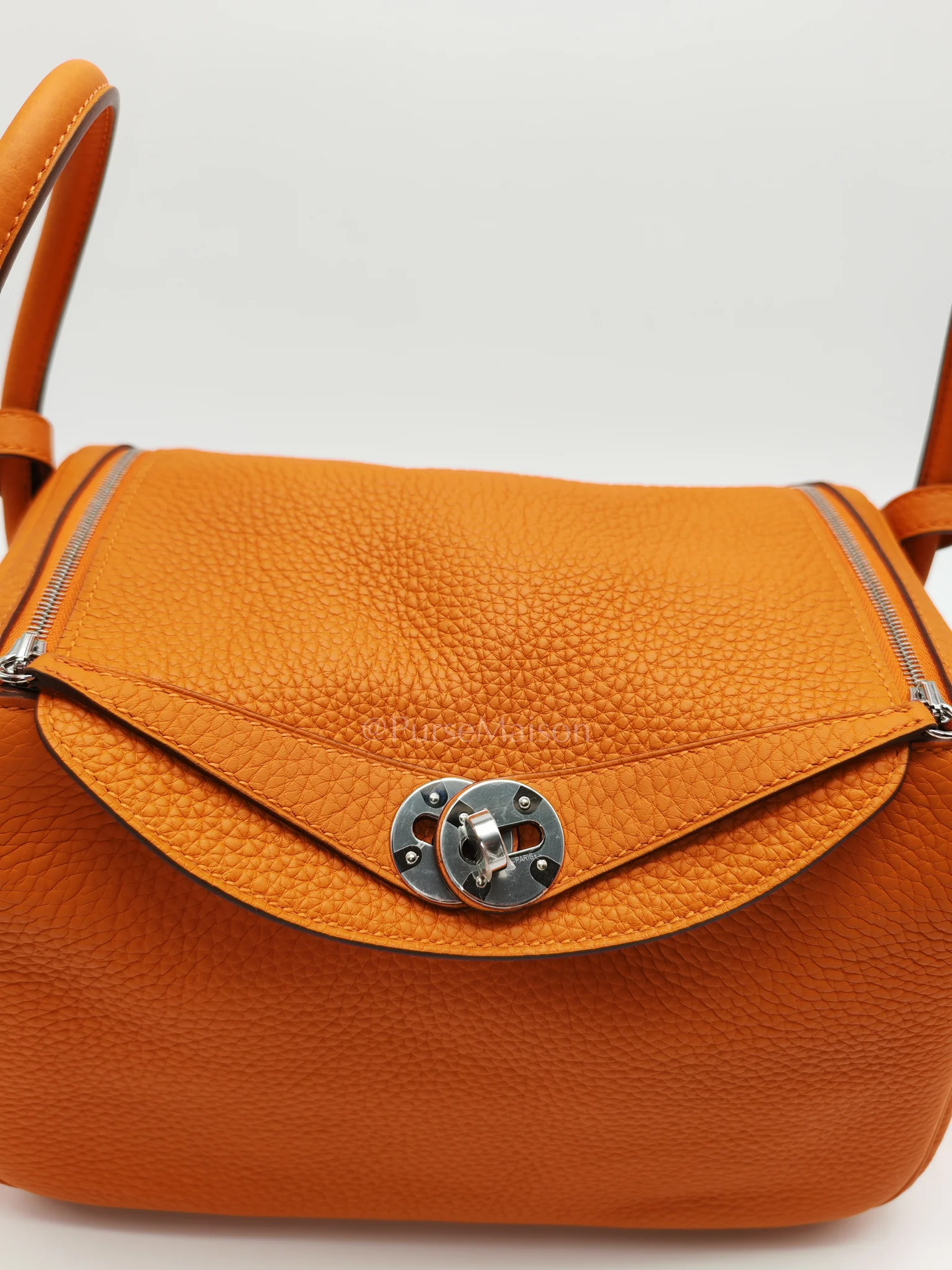 Hermes Lindy 26 in Orange Clemence Leather and Palladium Hardware Stamp B (2023) - Image 12