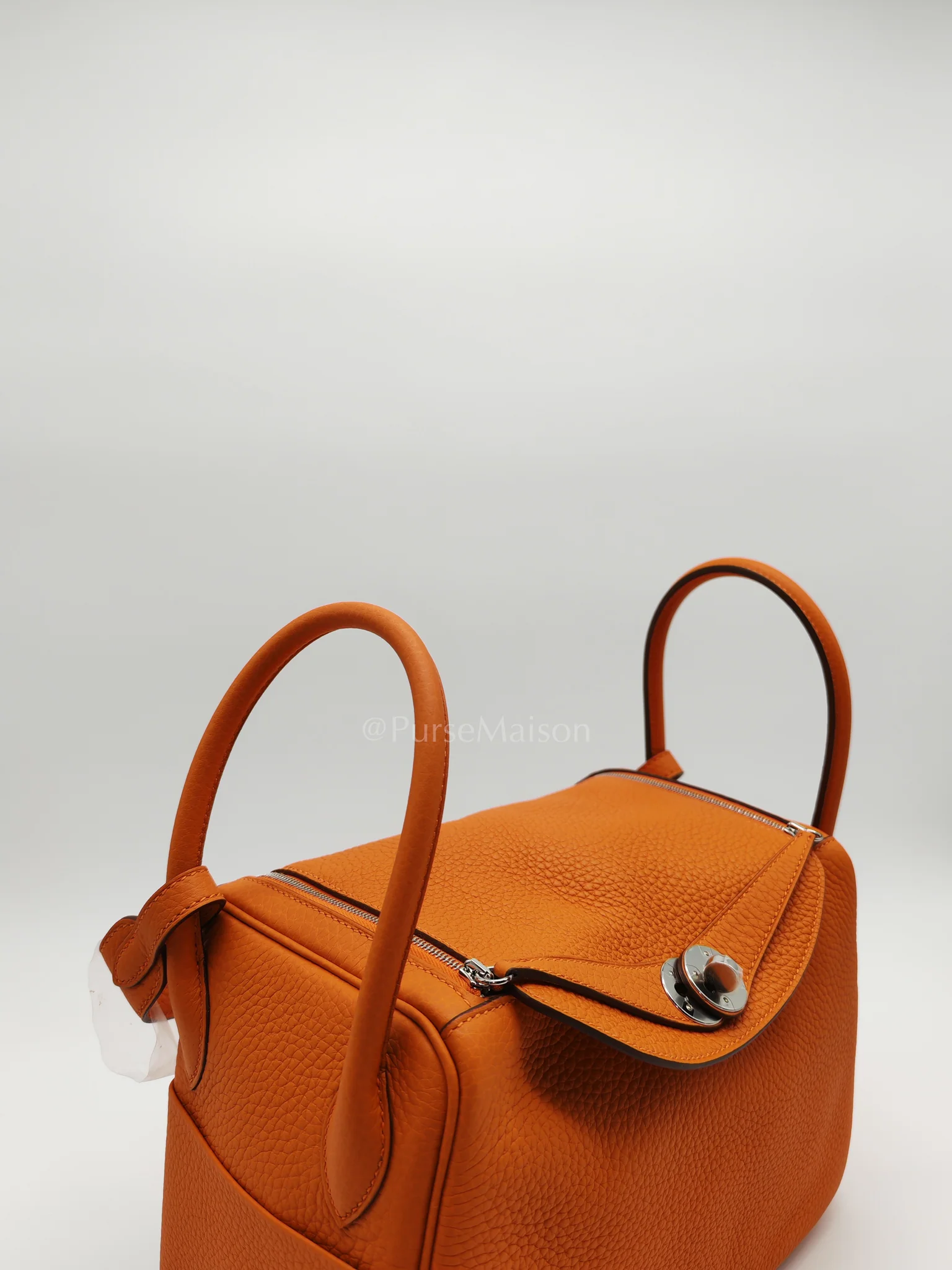 Hermes Lindy 26 in Orange Clemence Leather and Palladium Hardware Stamp B (2023) - Image 13