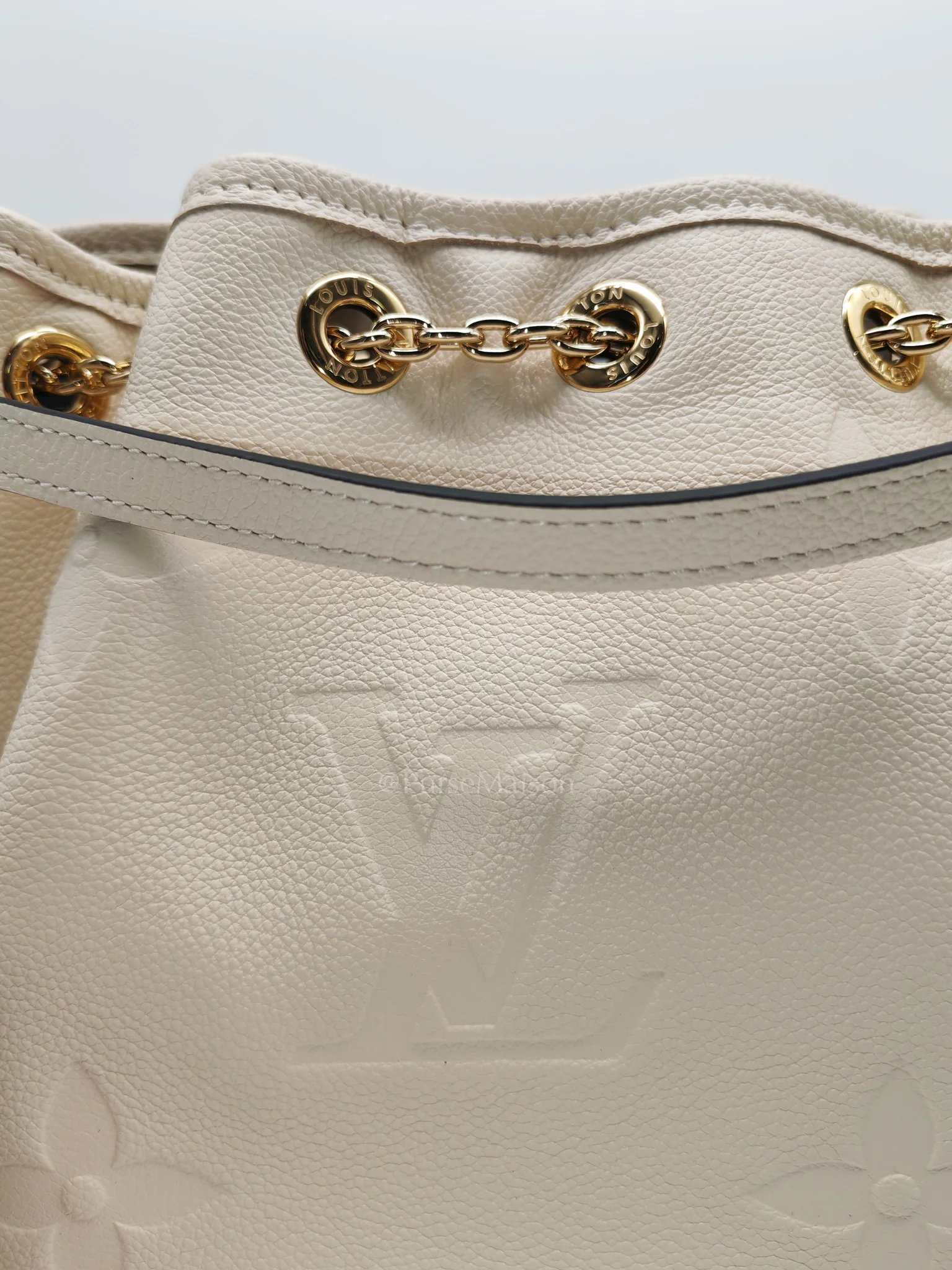 Louis Vuitton Bundle Bag in Cream Monogram Empreinte Giant and Gold Hardware Microchip - Image 17