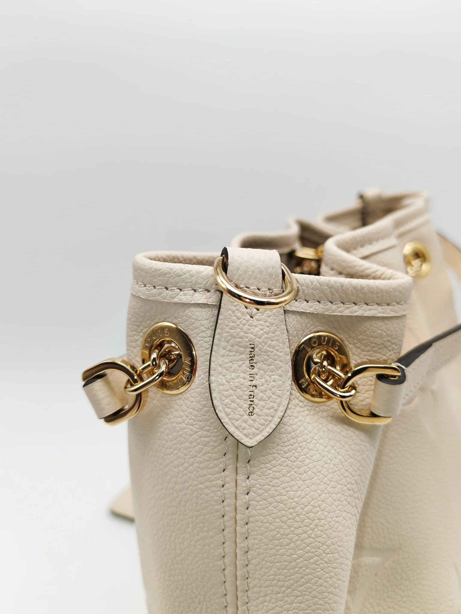 Louis Vuitton Bundle Bag in Cream Monogram Empreinte Giant and Gold Hardware Microchip - Image 19