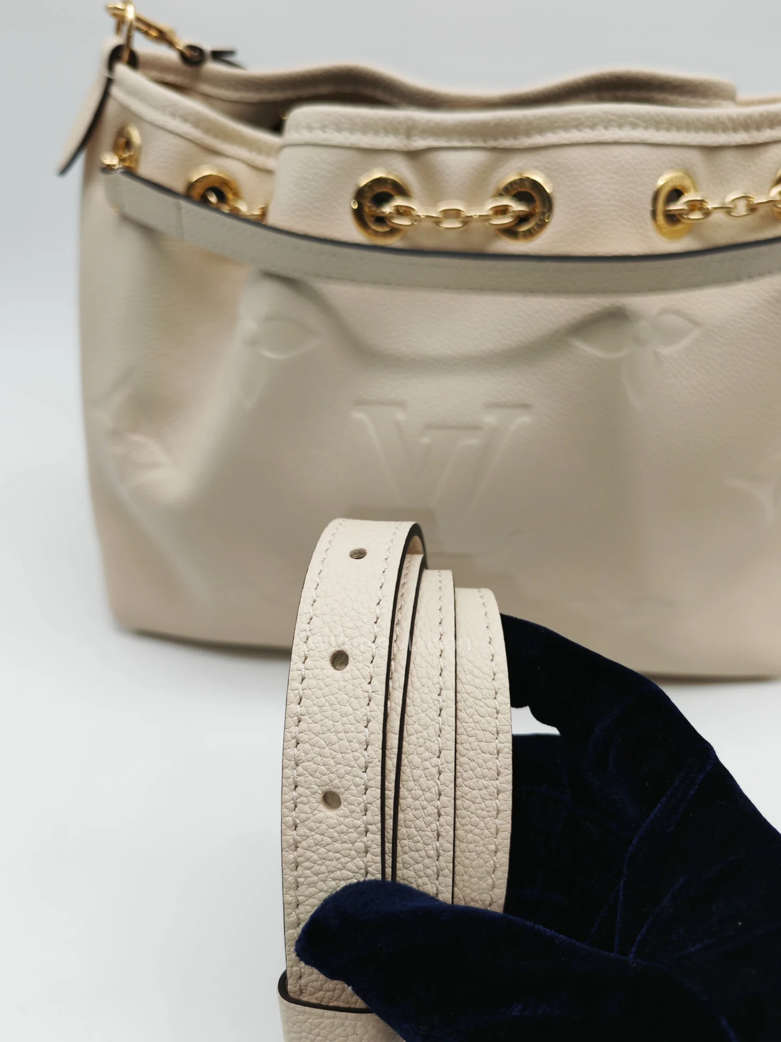 Louis Vuitton Bundle Bag in Cream Monogram Empreinte Giant and Gold Hardware Microchip - Image 23