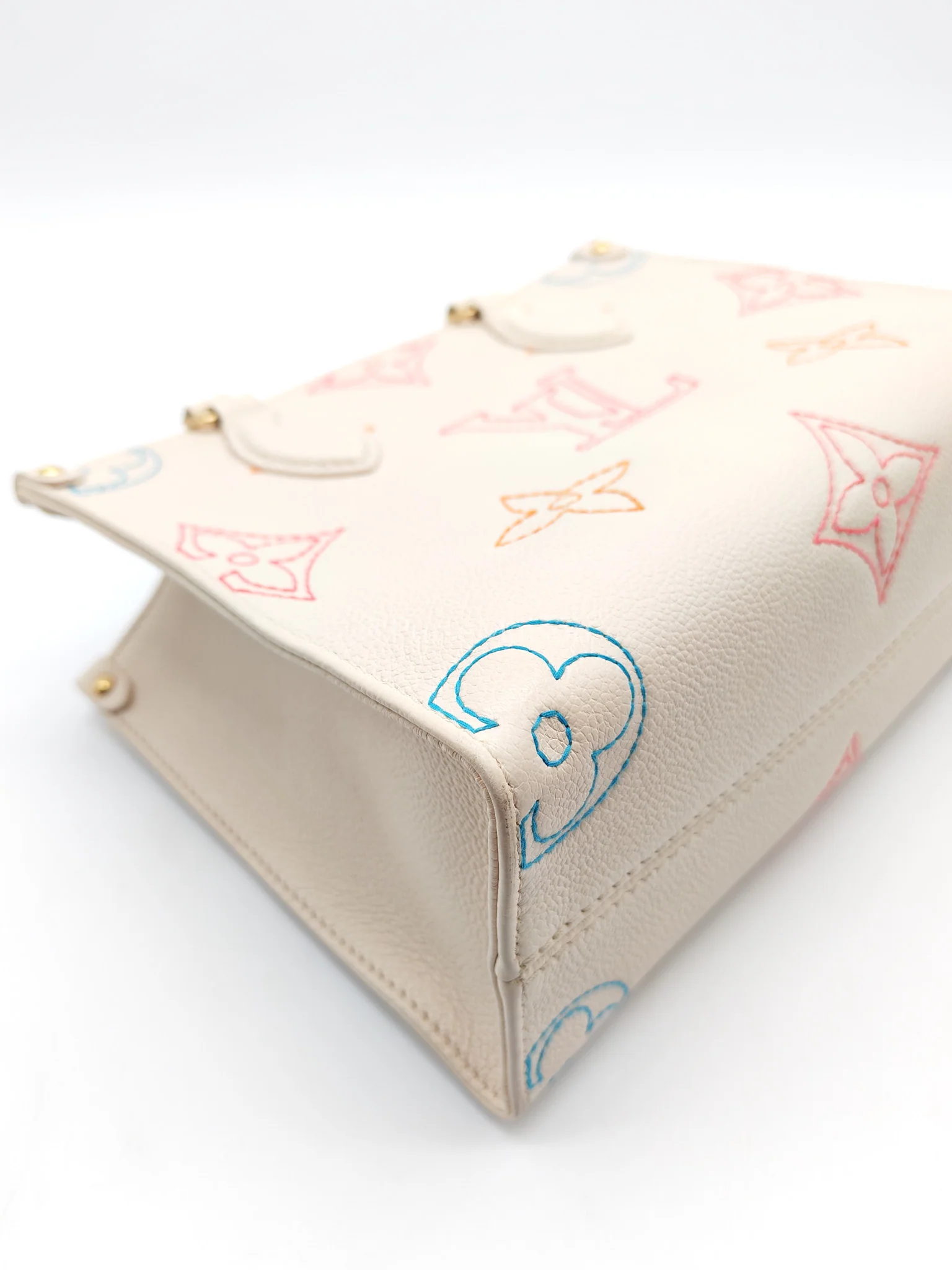 Louis Vuitton On The Go PM in White Monogram Empreinte Leather (Microchip) - Image 8