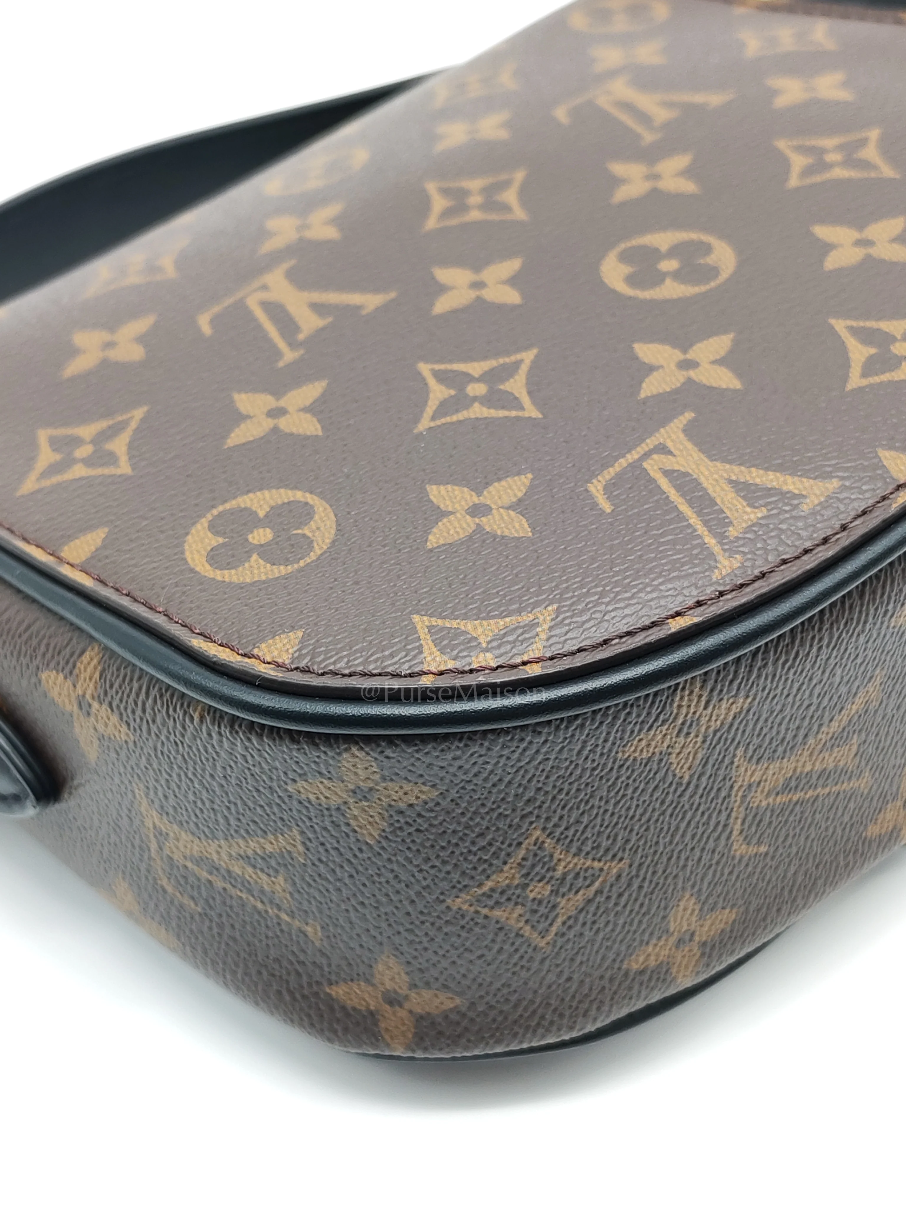 Louis Vuitton Montsouris PM Monogram Canvas Messenger Cross Body Bag (Microchip) - Image 11
