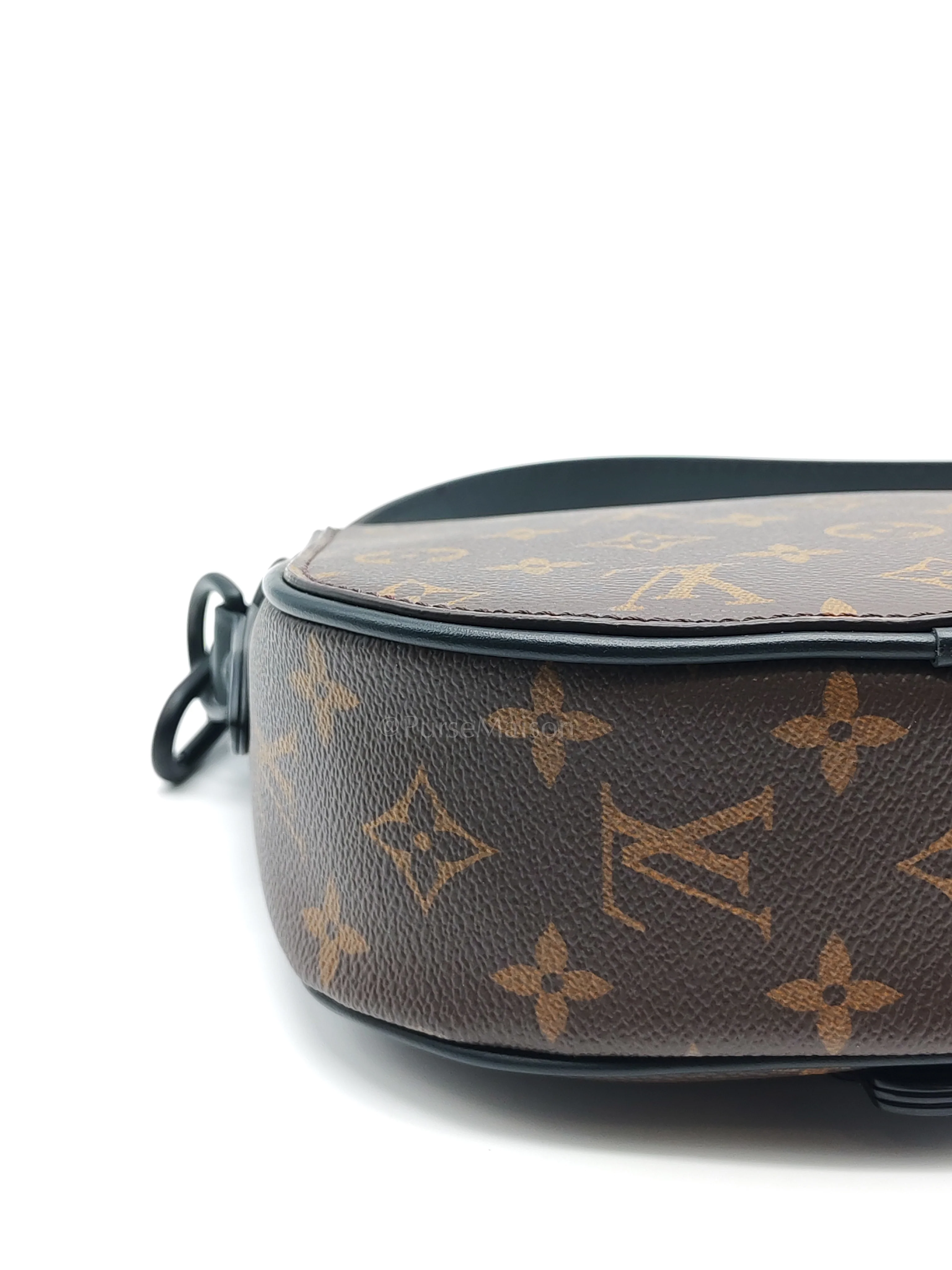 Louis Vuitton Montsouris PM Monogram Canvas Messenger Cross Body Bag (Microchip) - Image 12