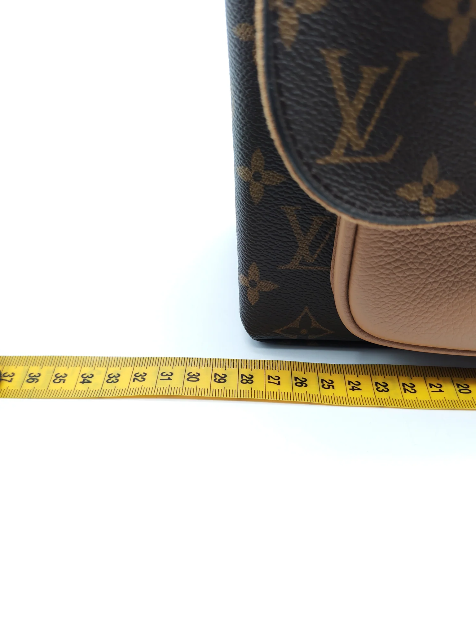 Louis Vuitton Marignan in Monogram Canvas with Tan Grained Calfskin Shoulder Bag (Date Code: AR2169) - Image 31