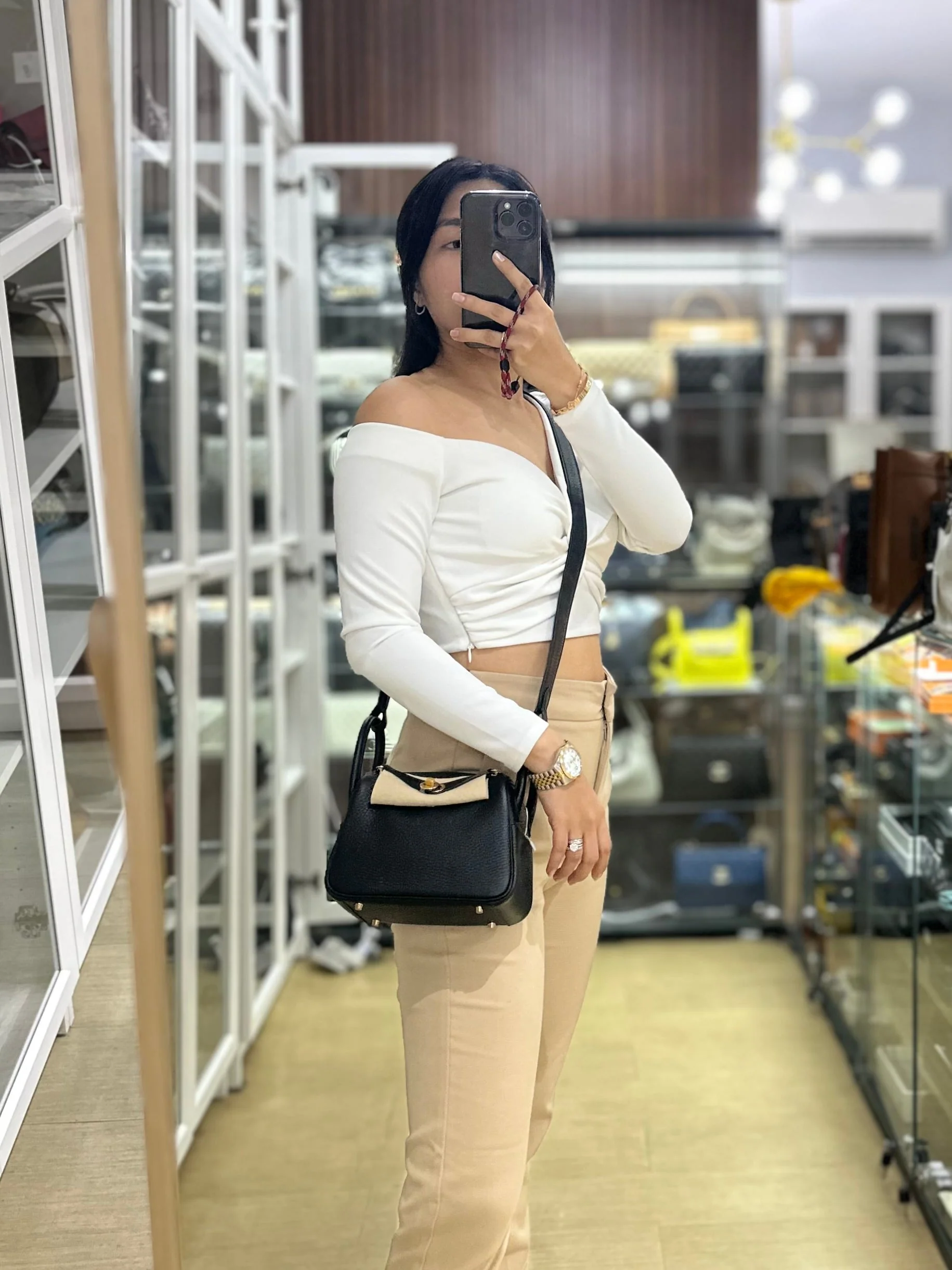 Hermes Mini Lindy Black in Togo Leather and Gold Hardware Stamp K (2025) - Image 28