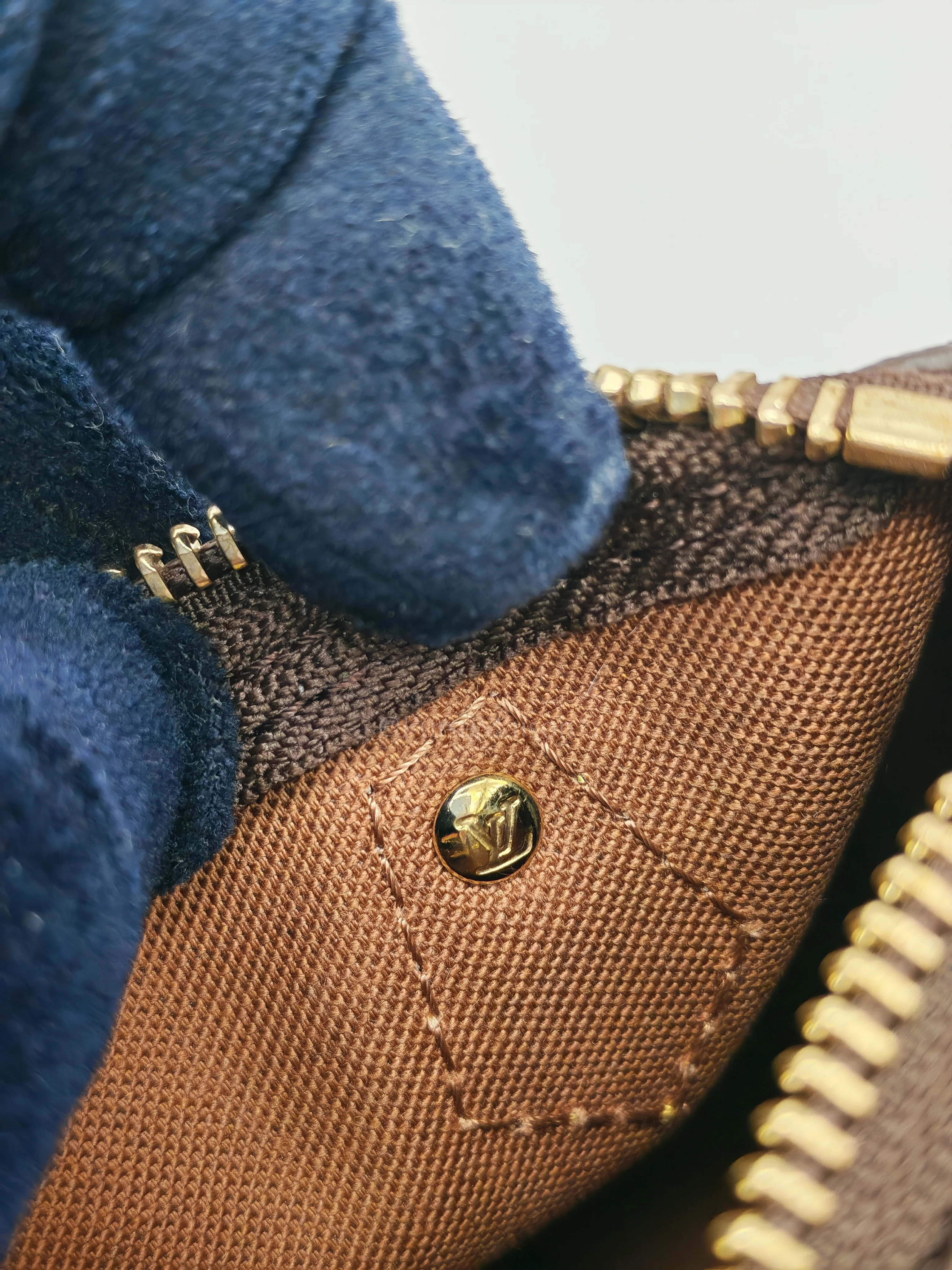 Chanel Classic Single Flap Jumbo Clair Beige Caviar Leather in Gold Hardware (Series 13) - Image 38