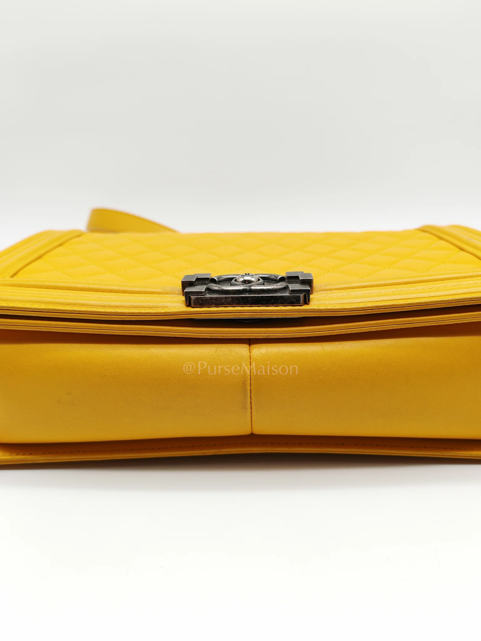 Chanel Boy New Medium in Yellow Quilted Lambskin Leather and Ruthenium Hardware Series 20 - Image 17