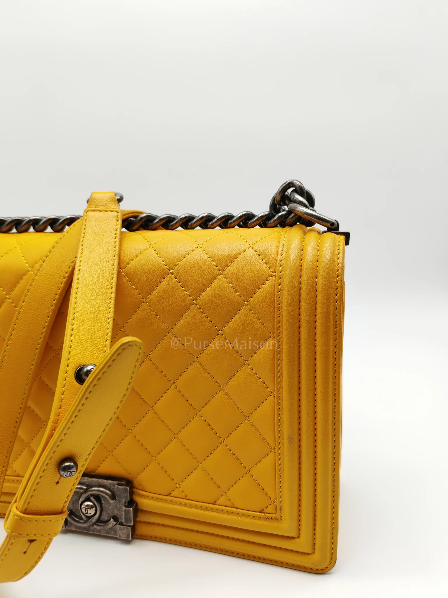 Chanel Boy New Medium in Yellow Quilted Lambskin Leather and Ruthenium Hardware Series 20 - Image 22