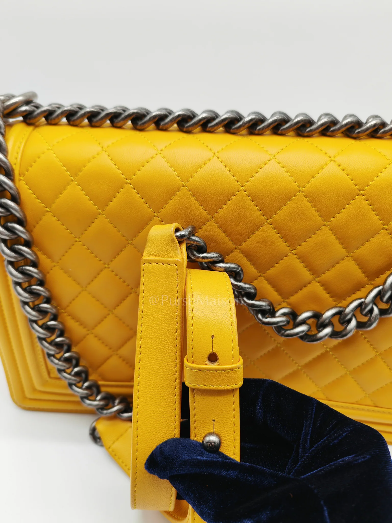 Chanel Boy New Medium in Yellow Quilted Lambskin Leather and Ruthenium Hardware Series 20 - Image 23