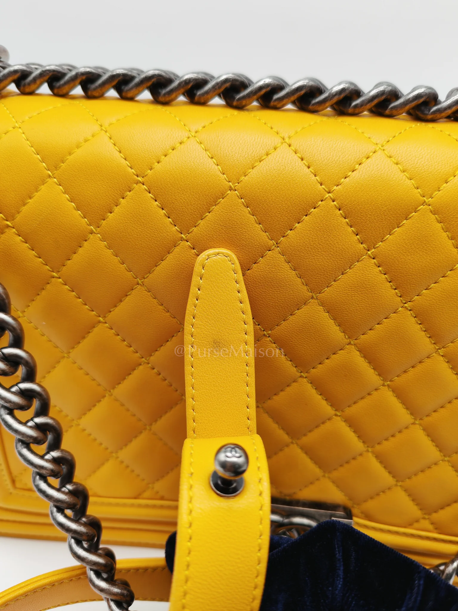 Chanel Boy New Medium in Yellow Quilted Lambskin Leather and Ruthenium Hardware Series 20 - Image 25