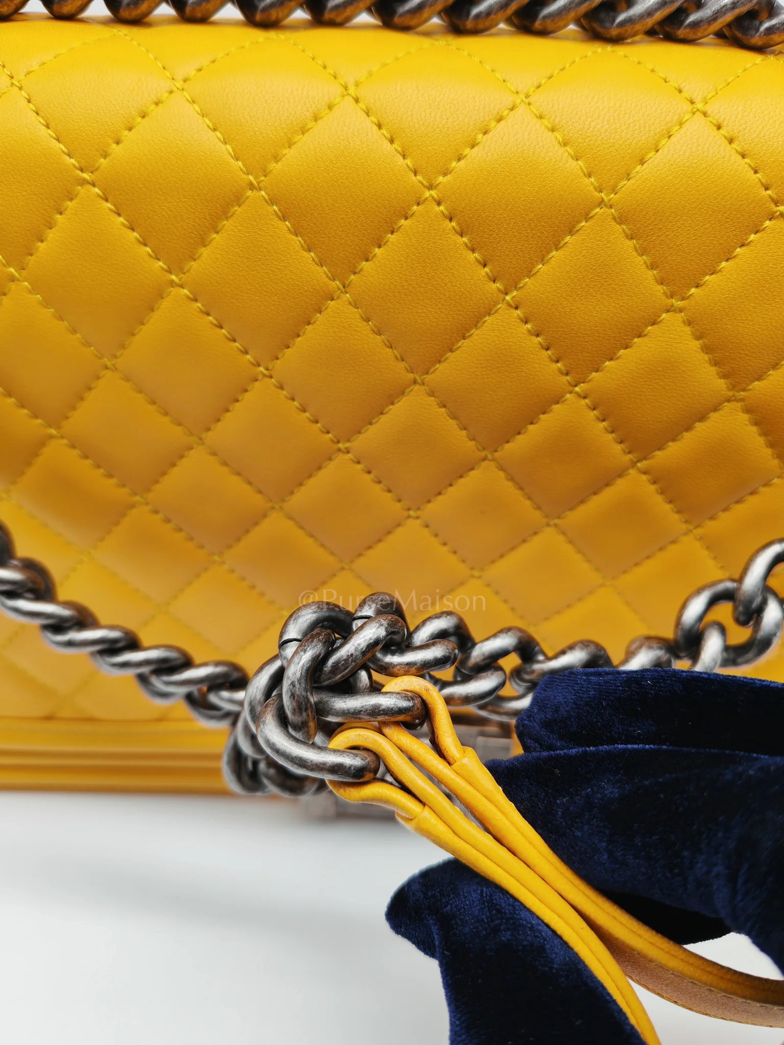 Chanel Boy New Medium in Yellow Quilted Lambskin Leather and Ruthenium Hardware Series 20 - Image 26