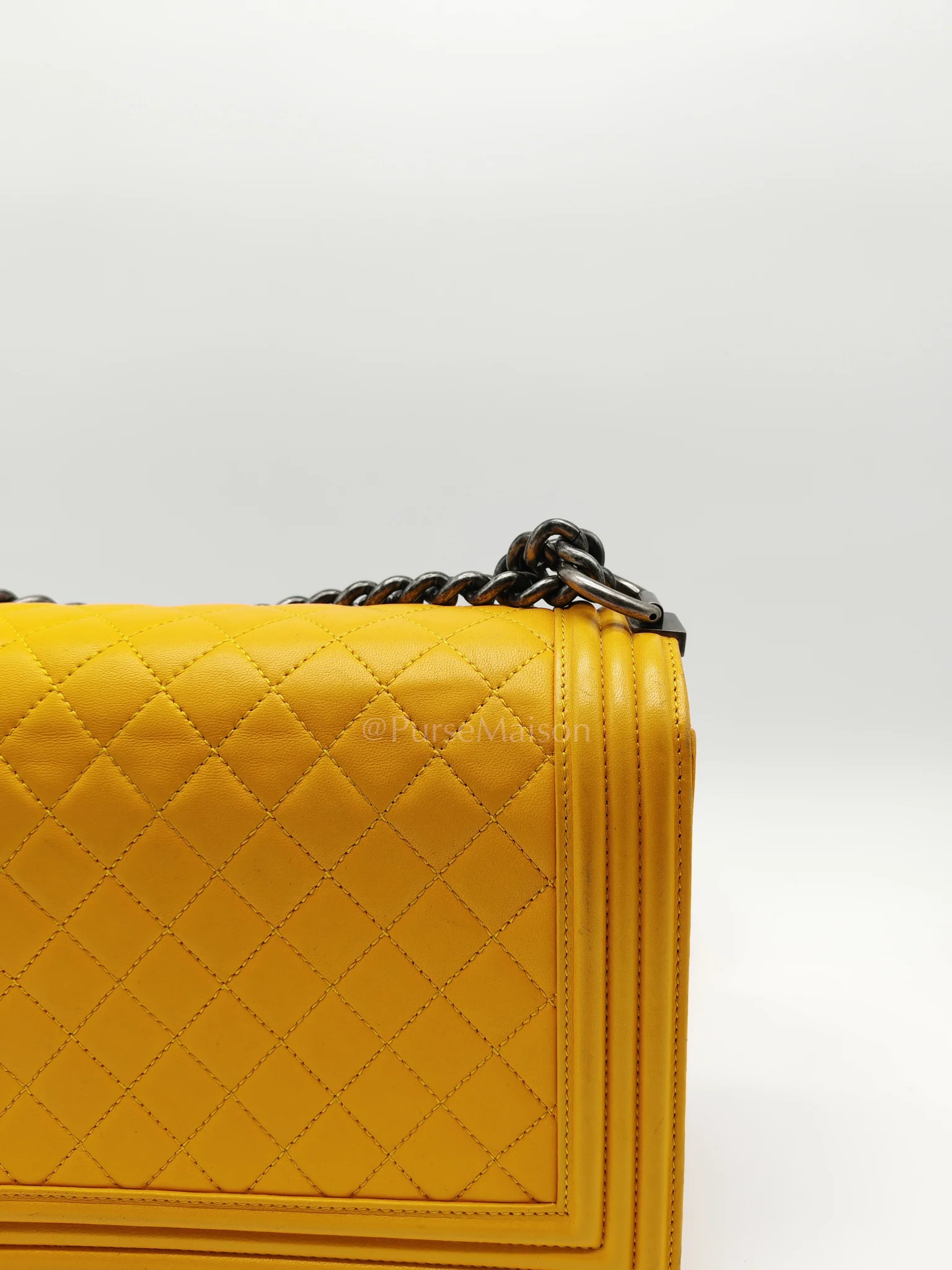 Chanel Boy New Medium in Yellow Quilted Lambskin Leather and Ruthenium Hardware Series 20 - Image 27