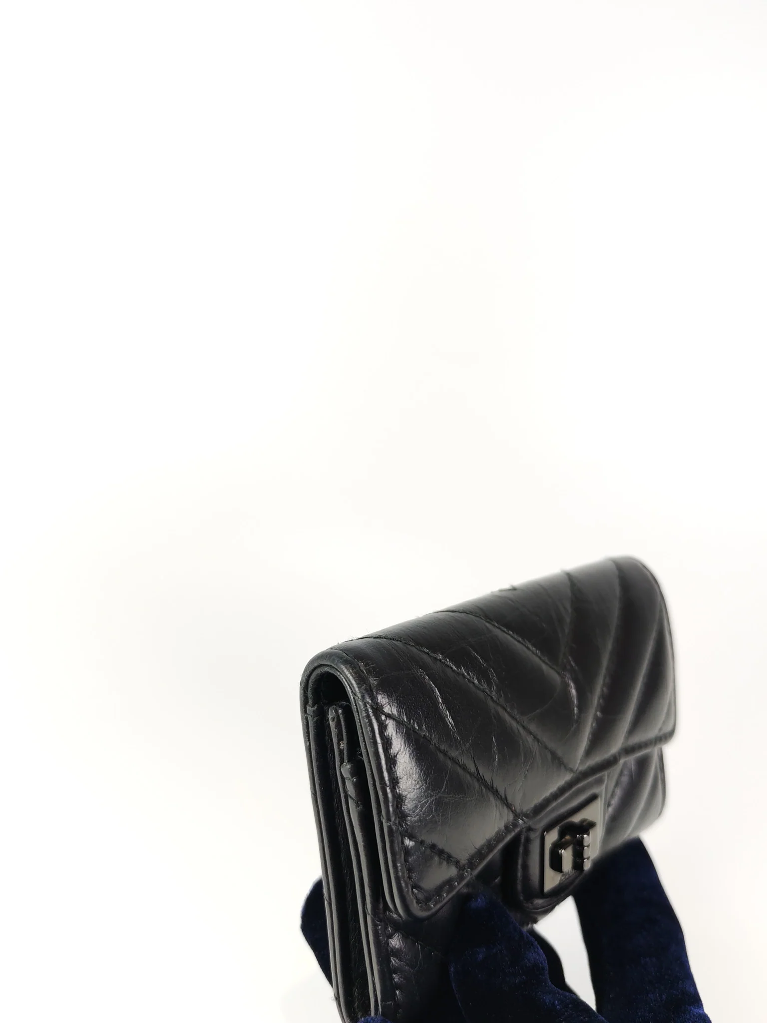 Chanel Reissue Flap Card Holder So Black in Distressed Calfskin Leather Series 24 - Image 13