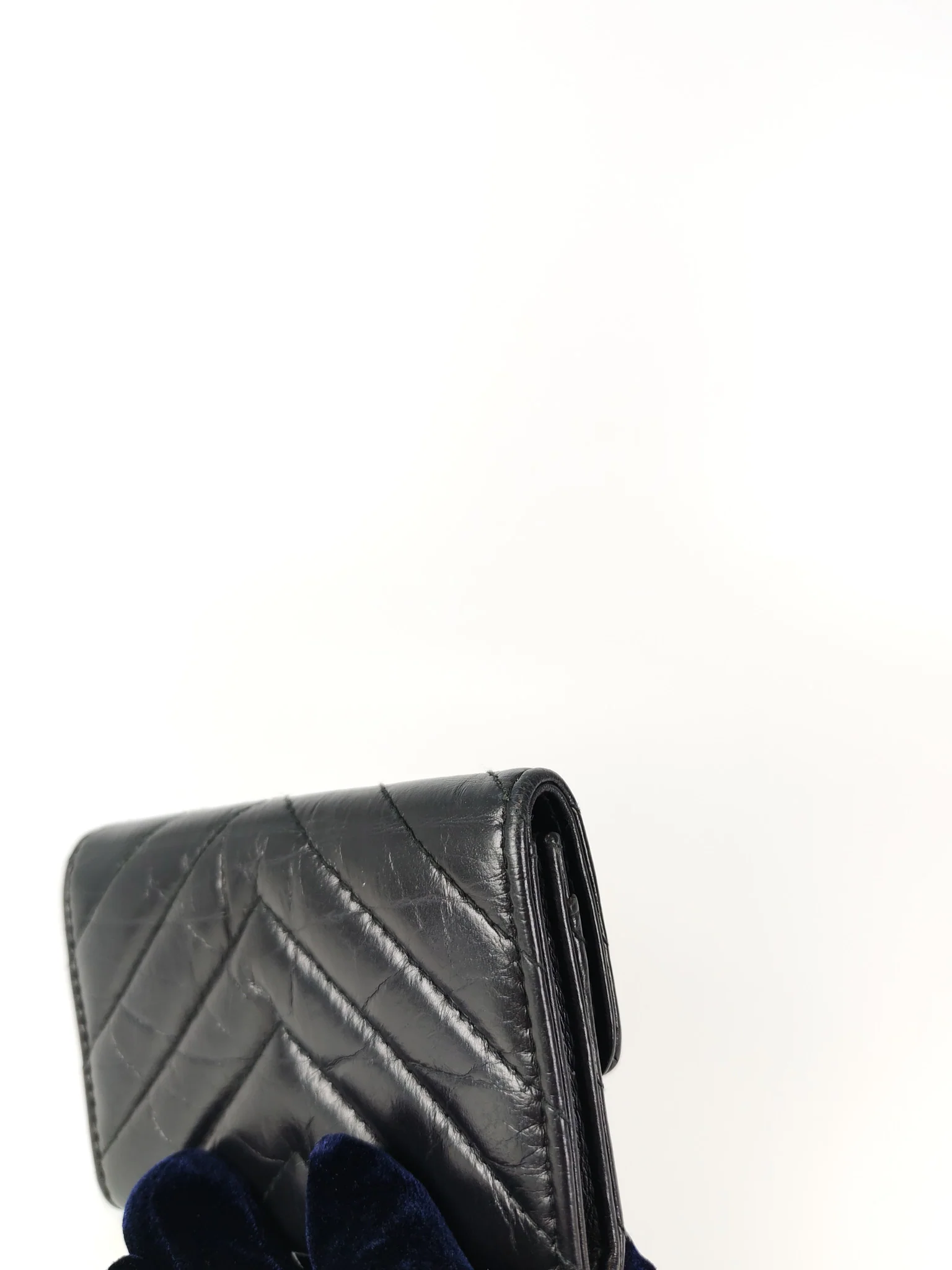 Chanel Reissue Flap Card Holder So Black in Distressed Calfskin Leather Series 24 - Image 15