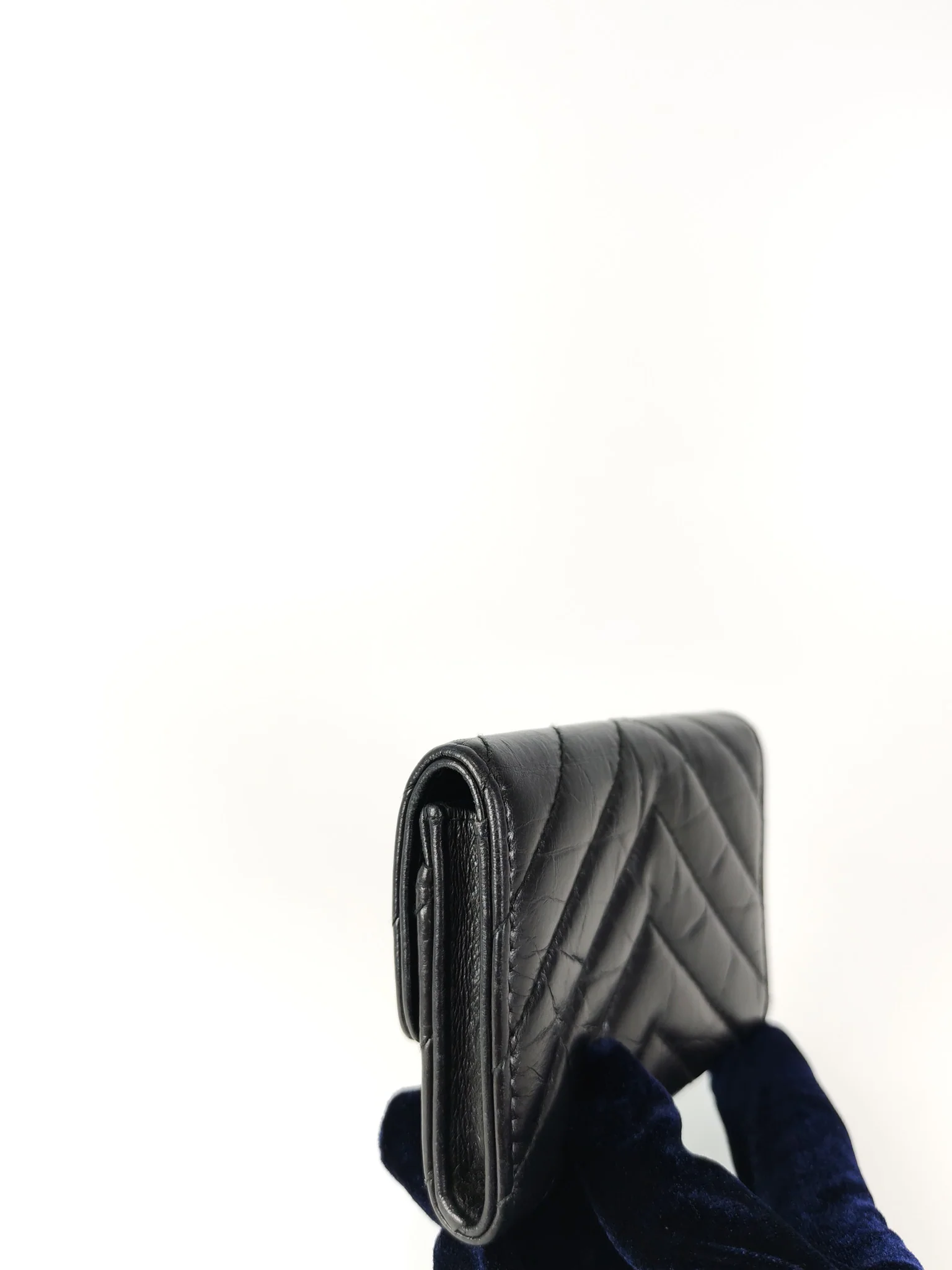 Chanel Reissue Flap Card Holder So Black in Distressed Calfskin Leather Series 24 - Image 16