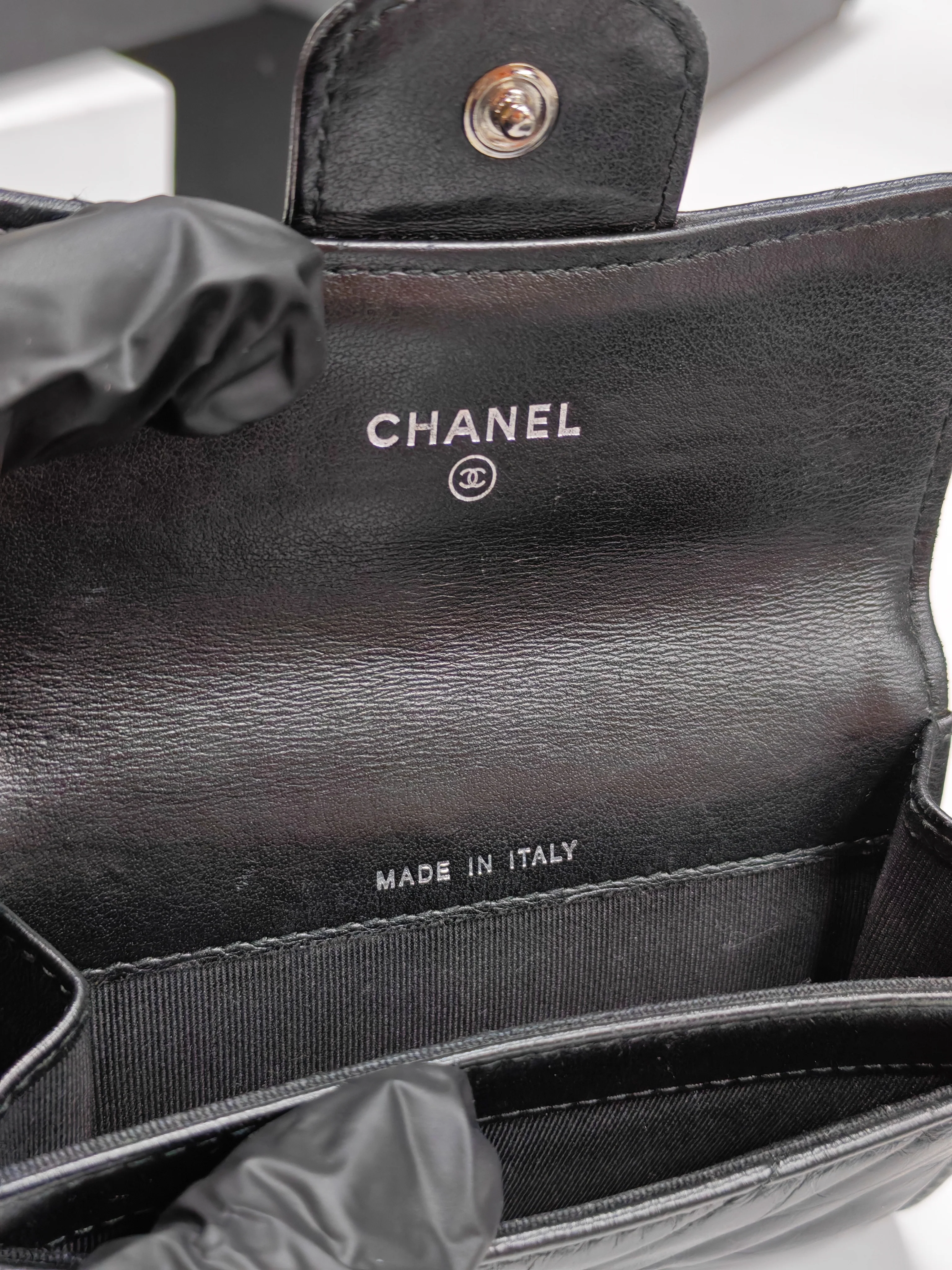 Chanel Reissue Flap Card Holder So Black in Distressed Calfskin Leather Series 24 - Image 27