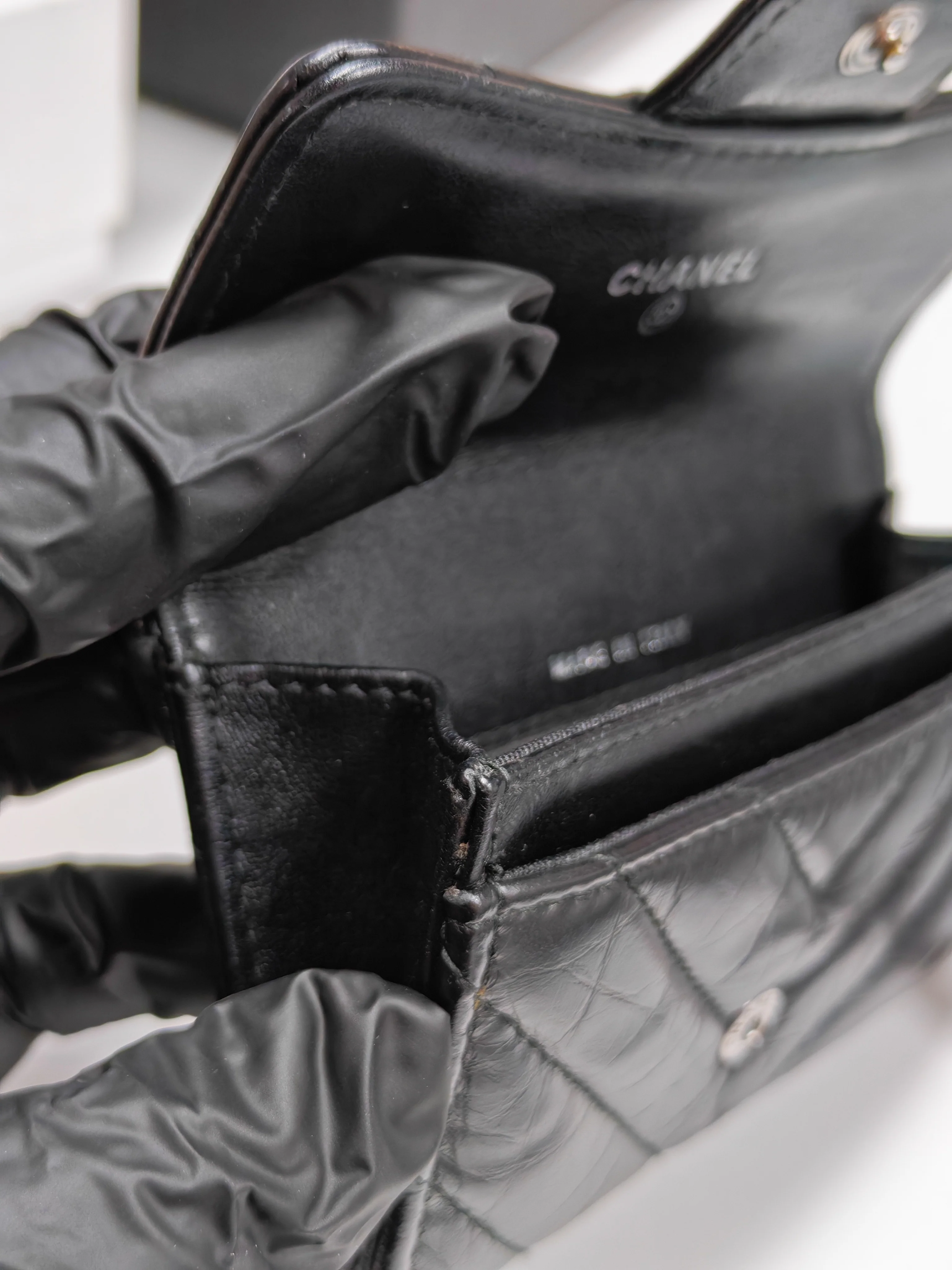 Chanel Reissue Flap Card Holder So Black in Distressed Calfskin Leather Series 24 - Image 34