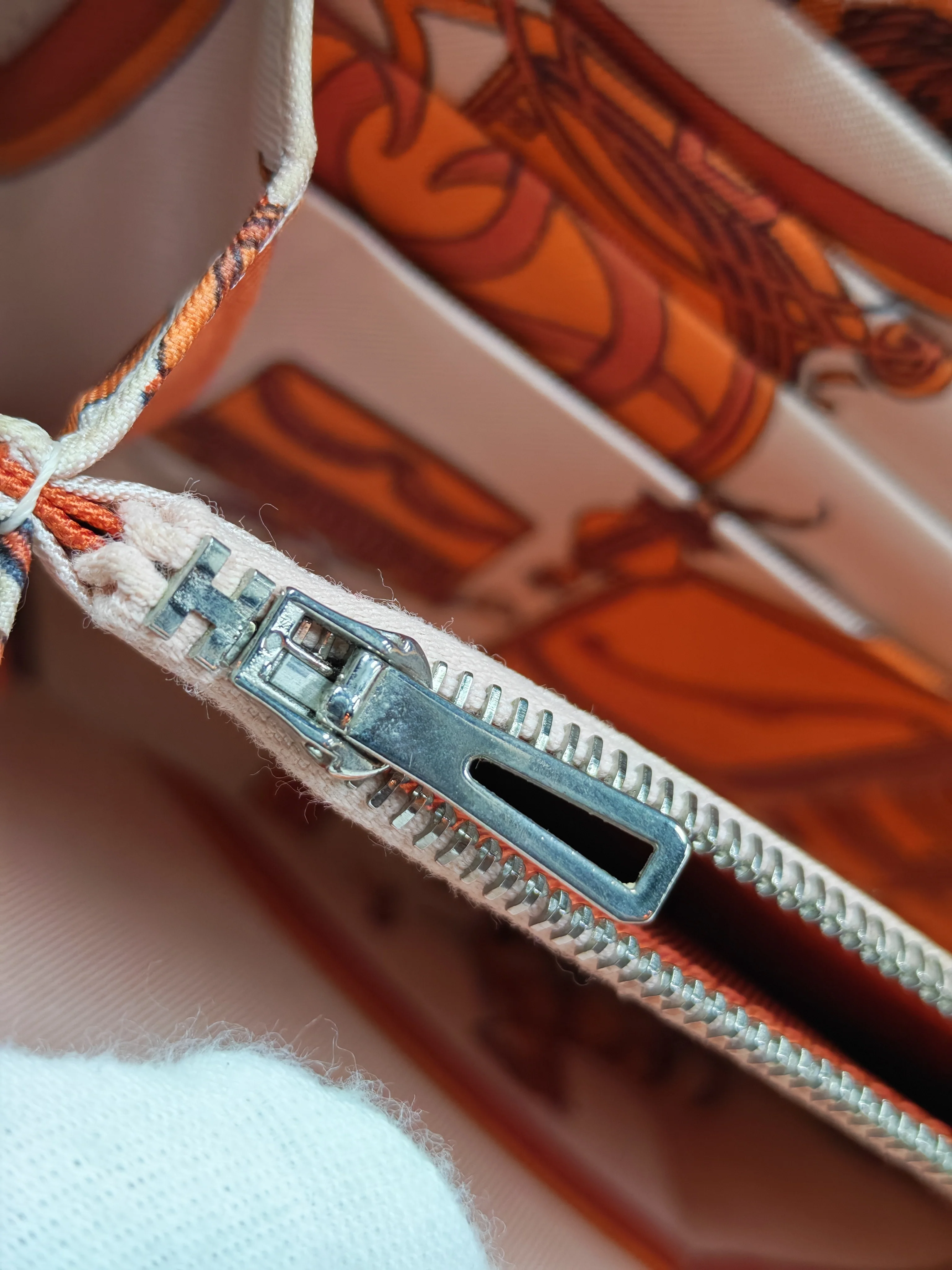 Hermes Azap Zip Around Long Wallet in Rouge Epsom Leather and Palladium Hardware Stamp X (2016) - Image 30