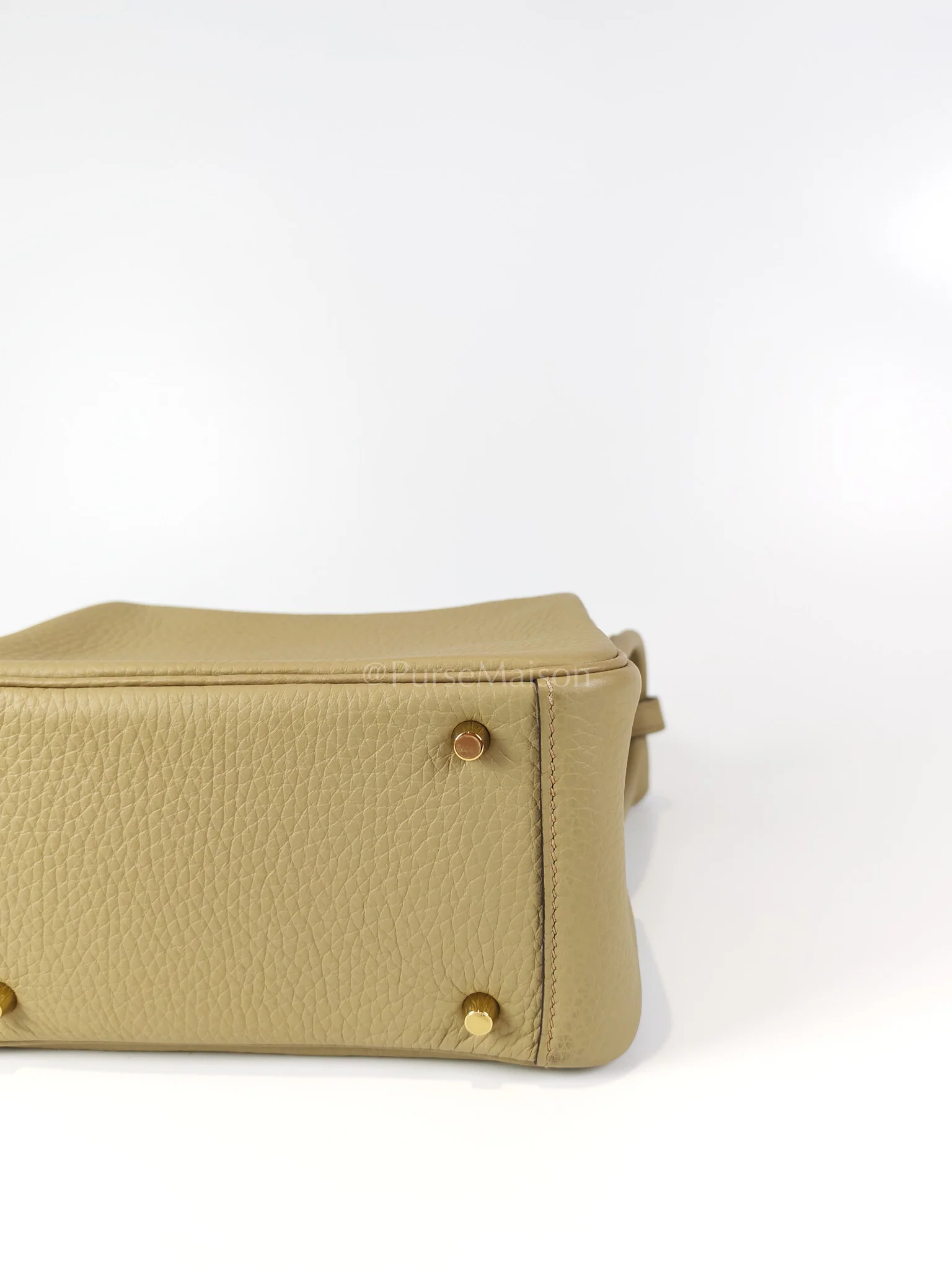 Hermes Mini Lindy Beige Marfa in Clemence Leather and Gold Hardware Stamp W (2024) - Image 11
