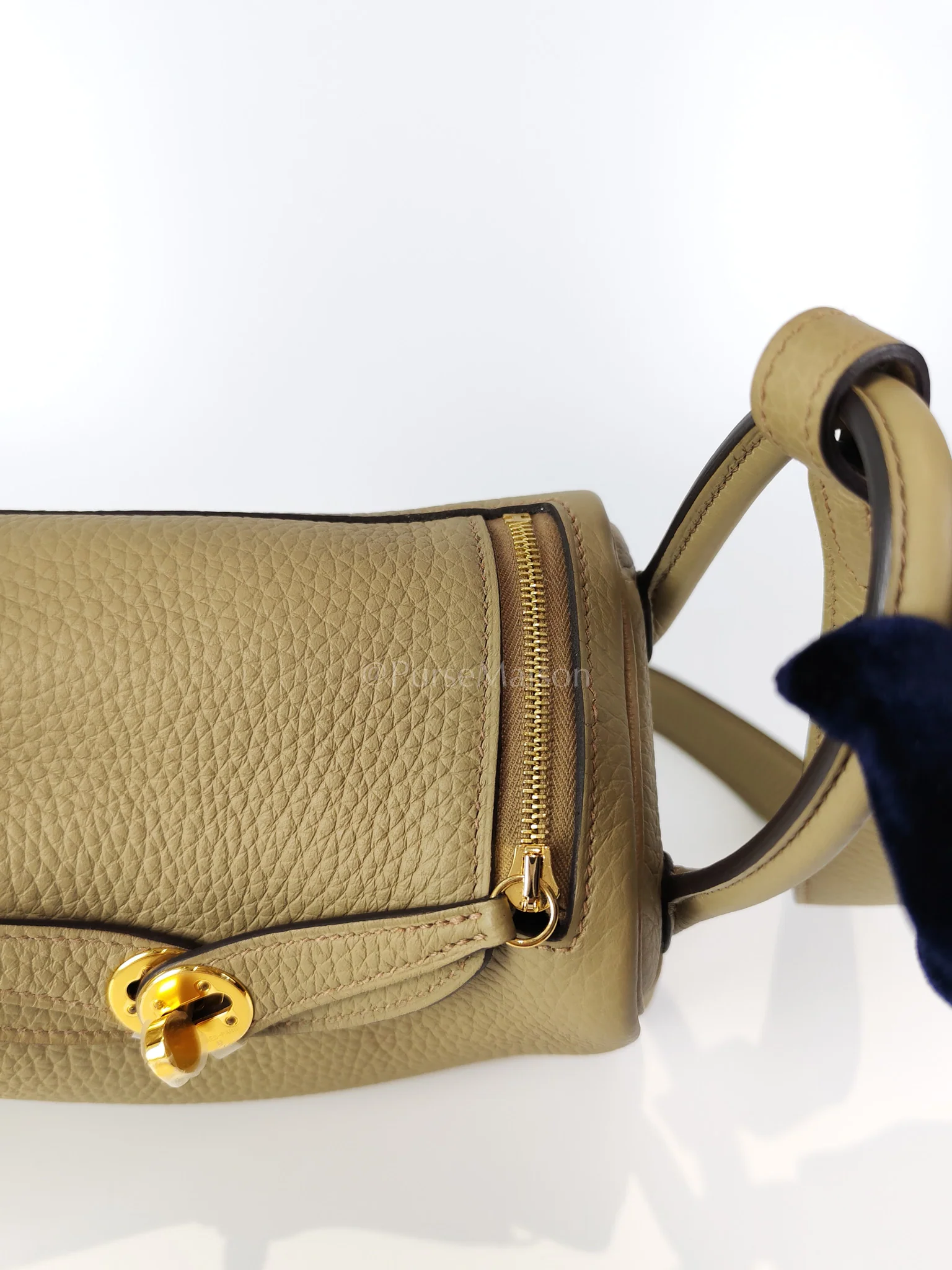 Hermes Mini Lindy Beige Marfa in Clemence Leather and Gold Hardware Stamp W (2024) - Image 16