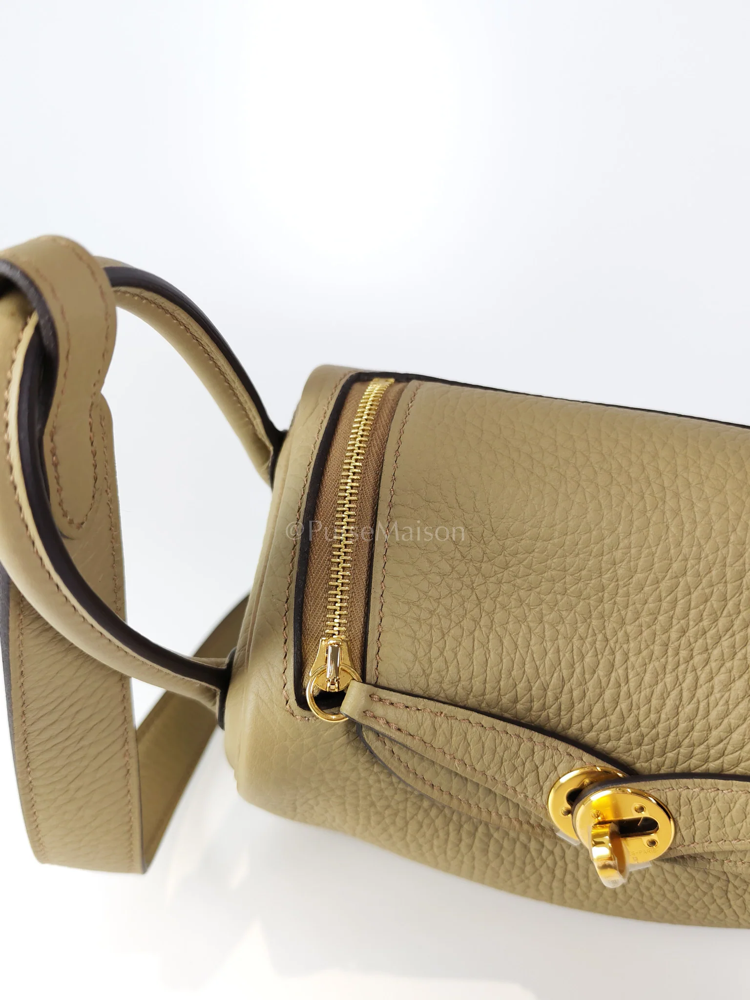 Hermes Mini Lindy Beige Marfa in Clemence Leather and Gold Hardware Stamp W (2024) - Image 17