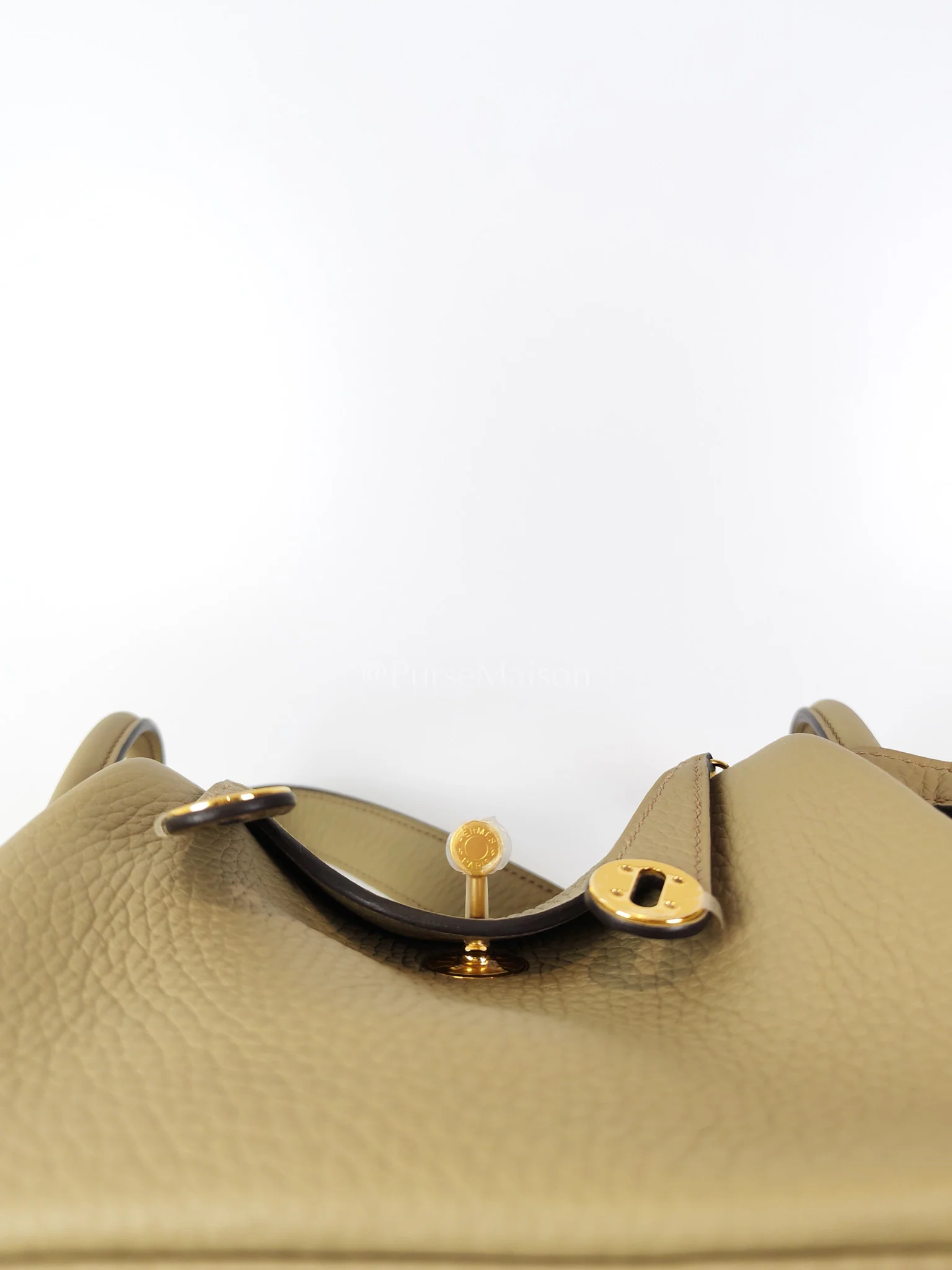 Hermes Mini Lindy Beige Marfa in Clemence Leather and Gold Hardware Stamp W (2024) - Image 24