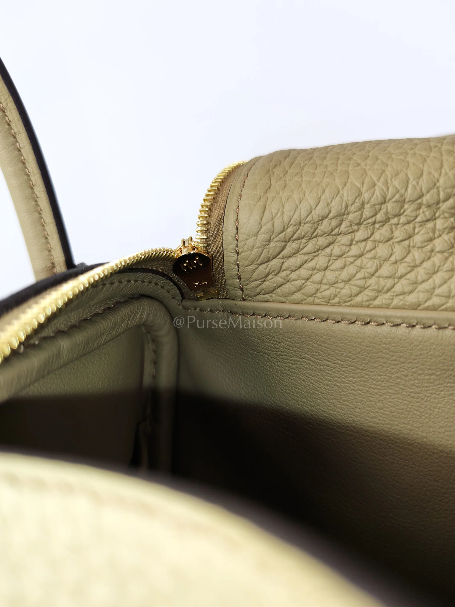 Hermes Mini Lindy Beige Marfa in Clemence Leather and Gold Hardware Stamp W (2024) - Image 28