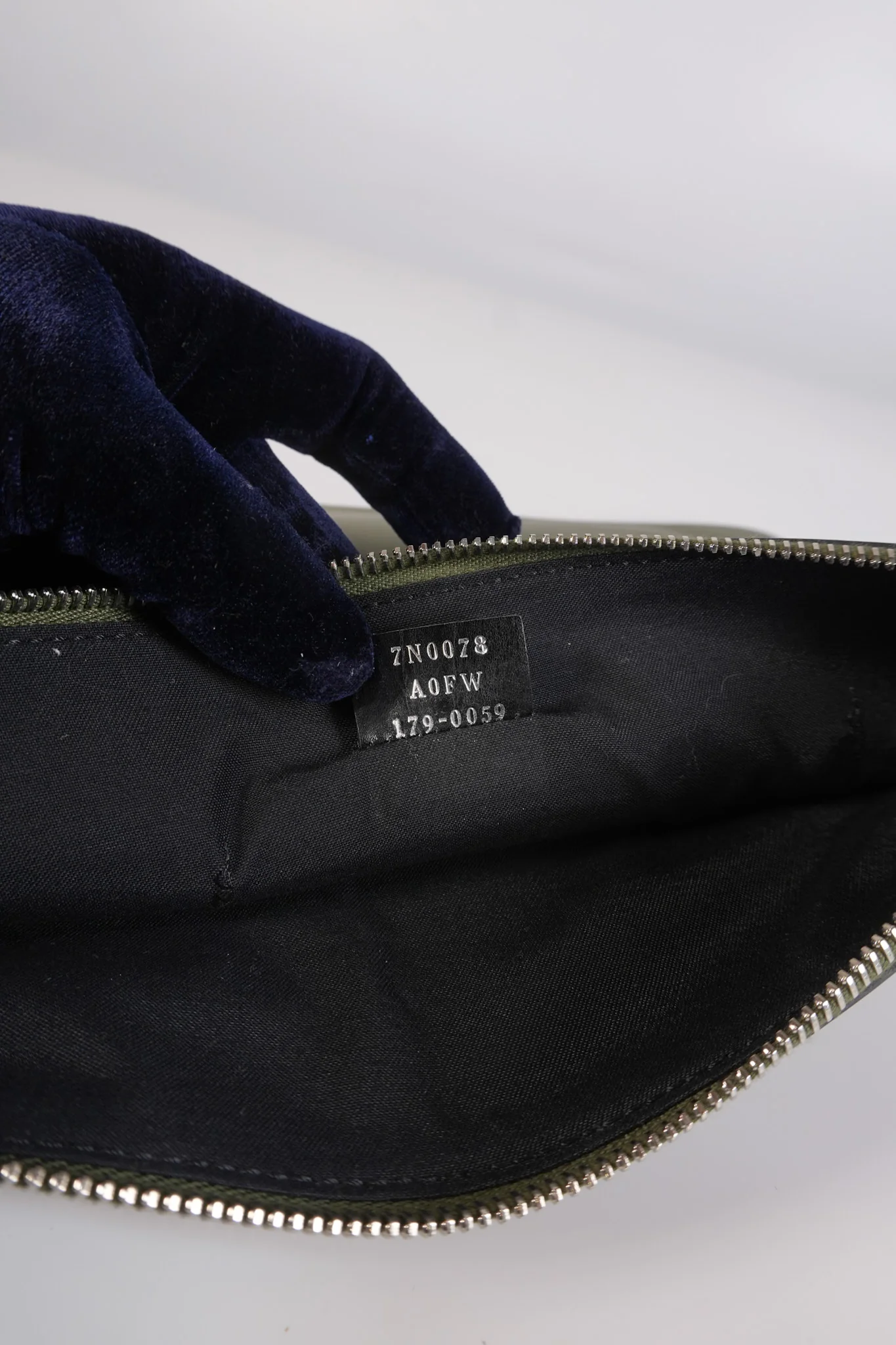 Fendi Vocabulary Fantastic Clutch Bag in Calfskin Leather - Image 26